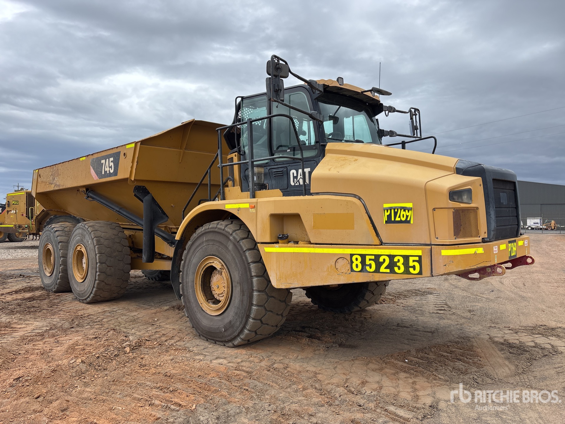 2017 Caterpillar 745