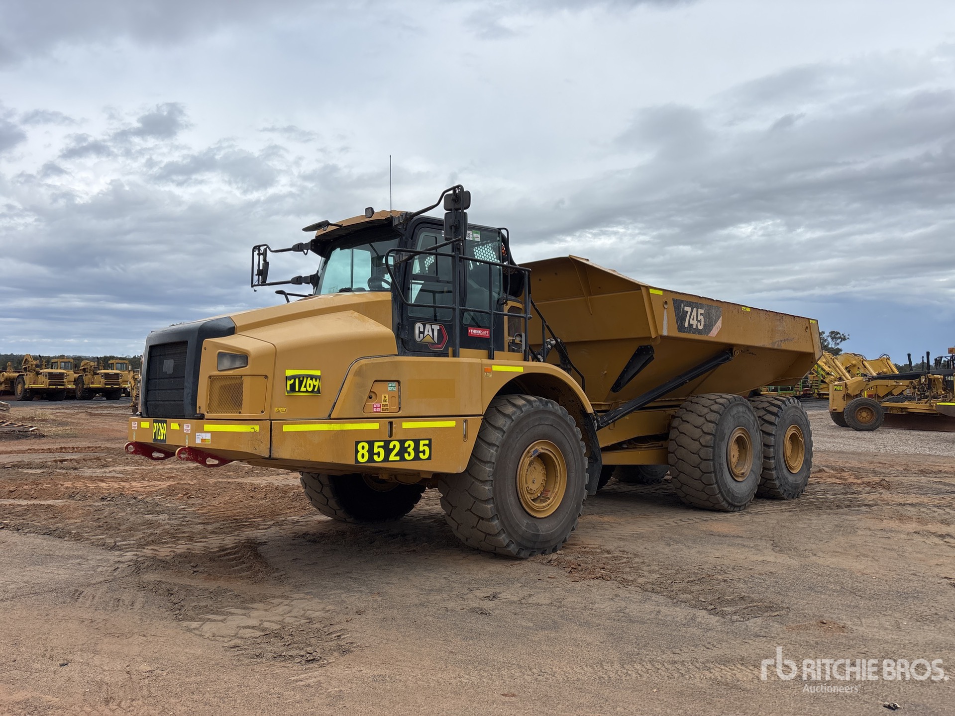 2017 Caterpillar 745