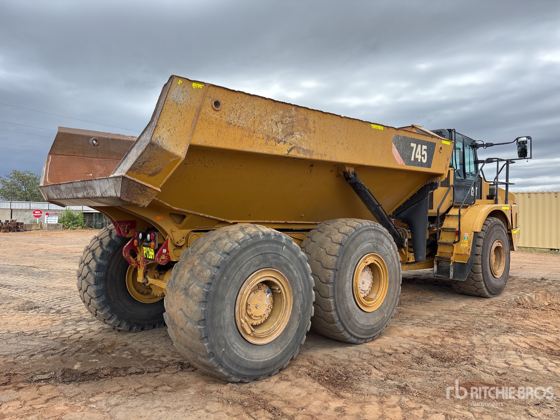 2017 Caterpillar 745