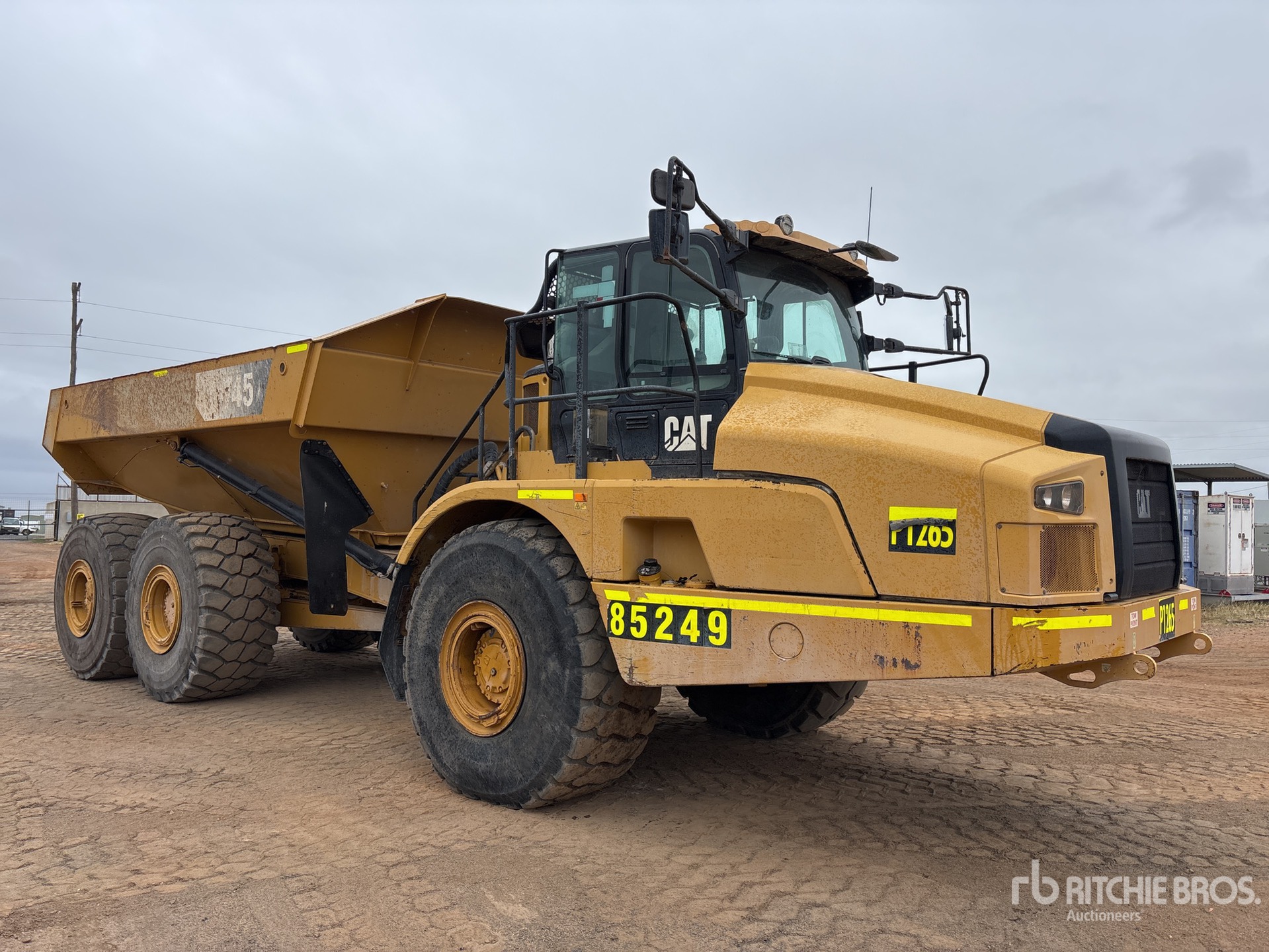2017 Caterpillar 745