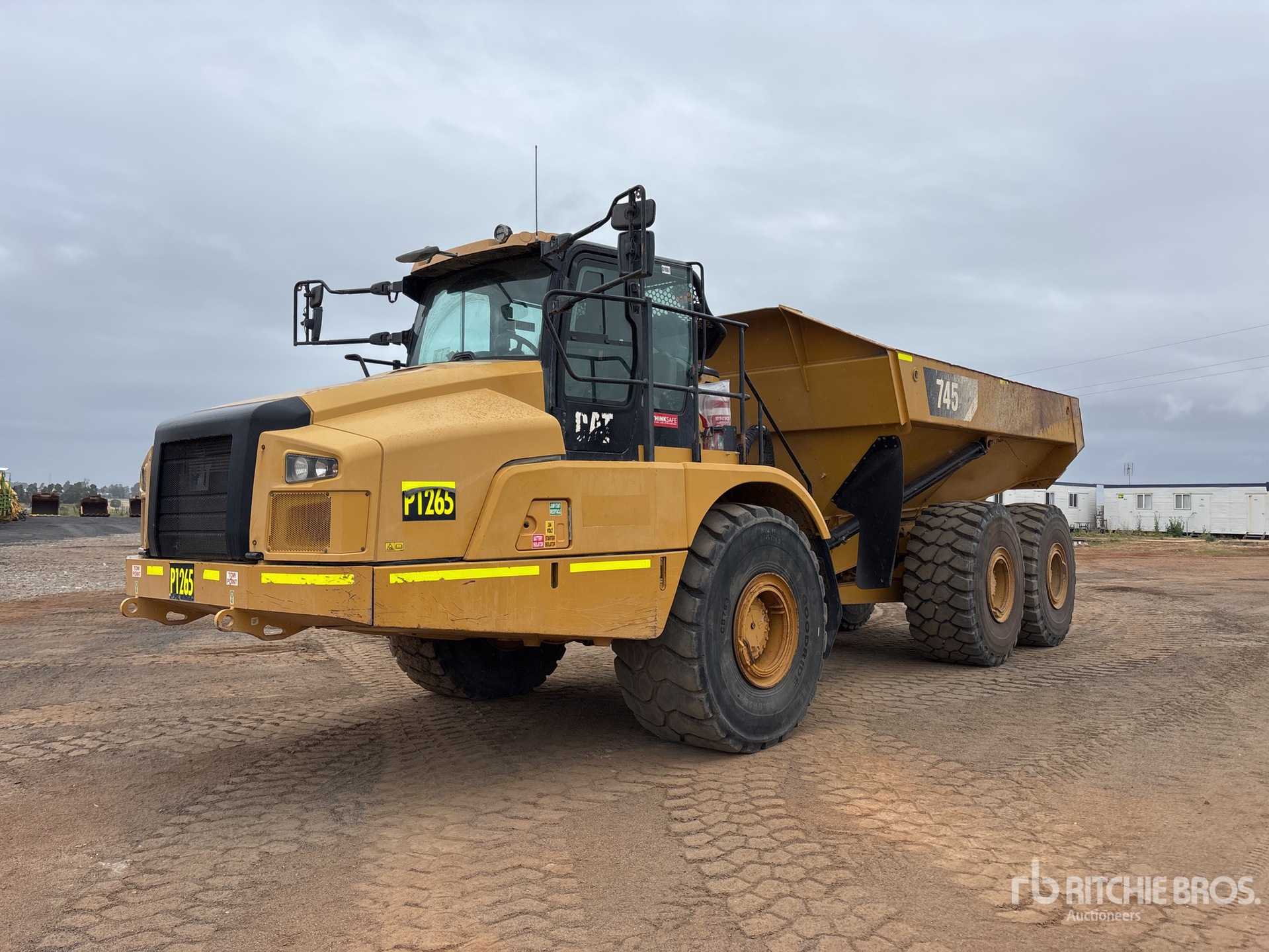 2017 Caterpillar 745
