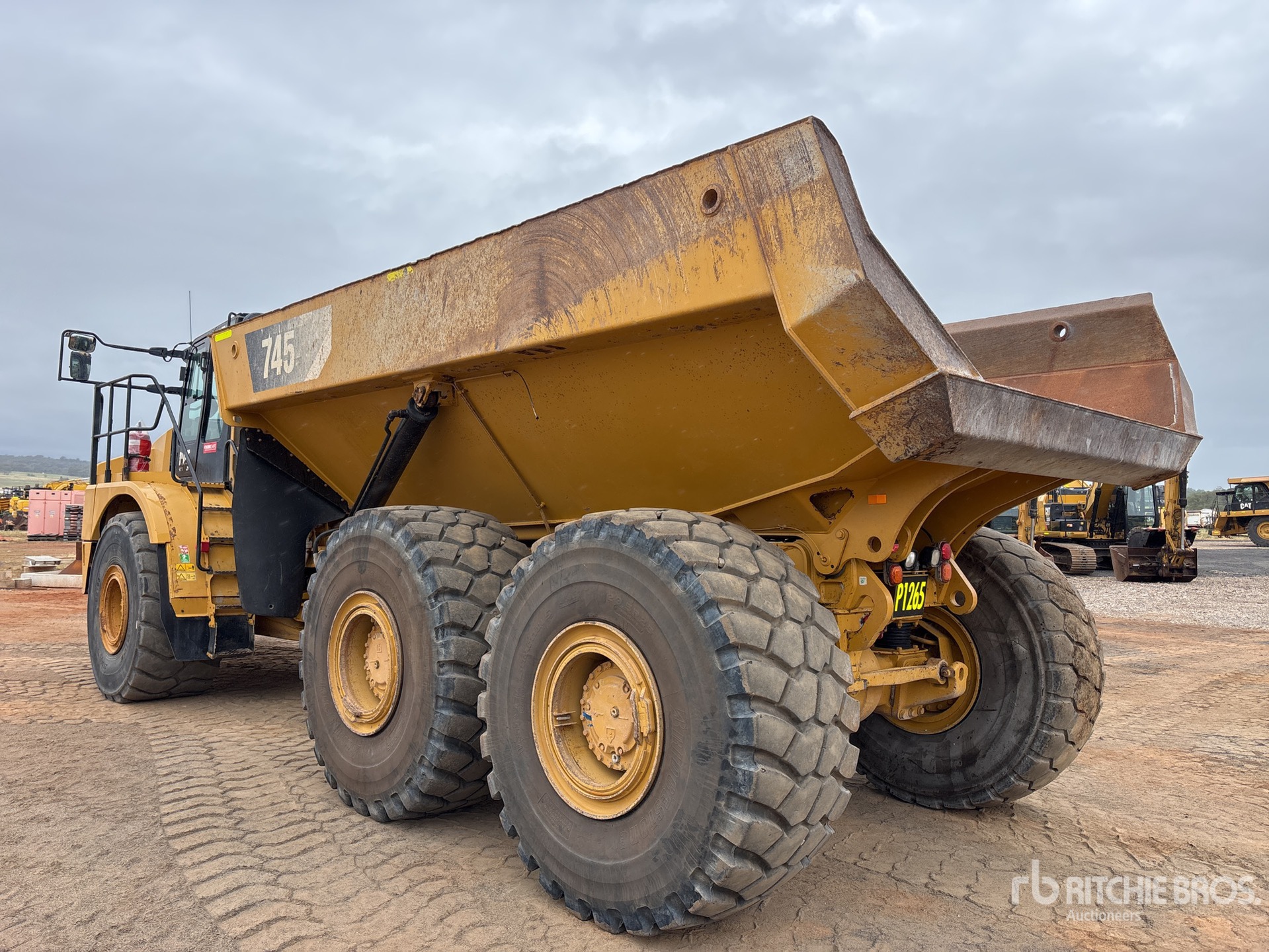2017 Caterpillar 745