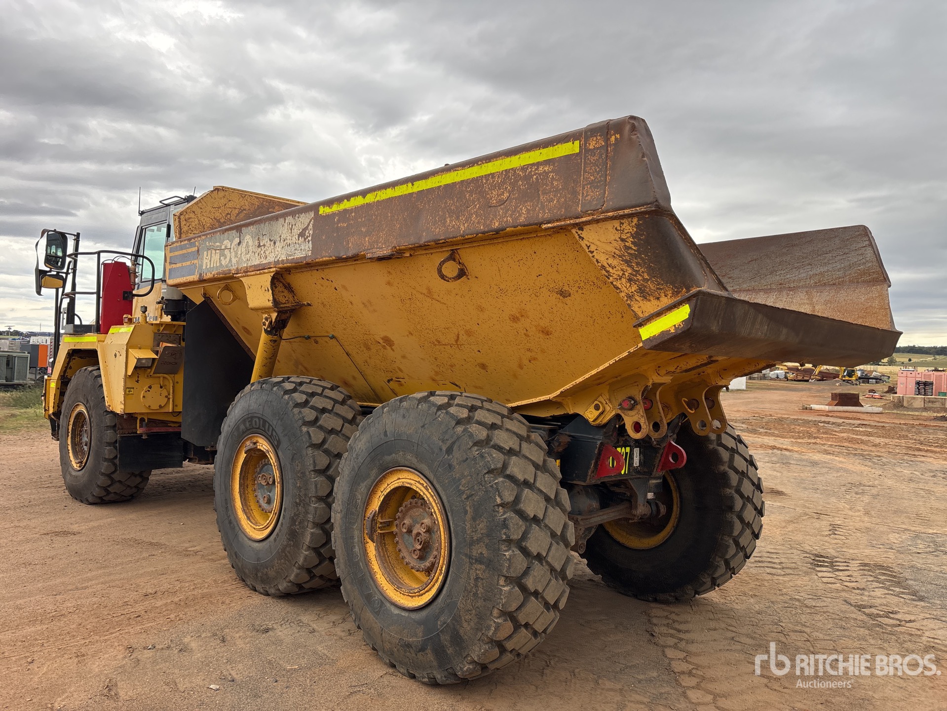 2016 Komatsu HM300-2