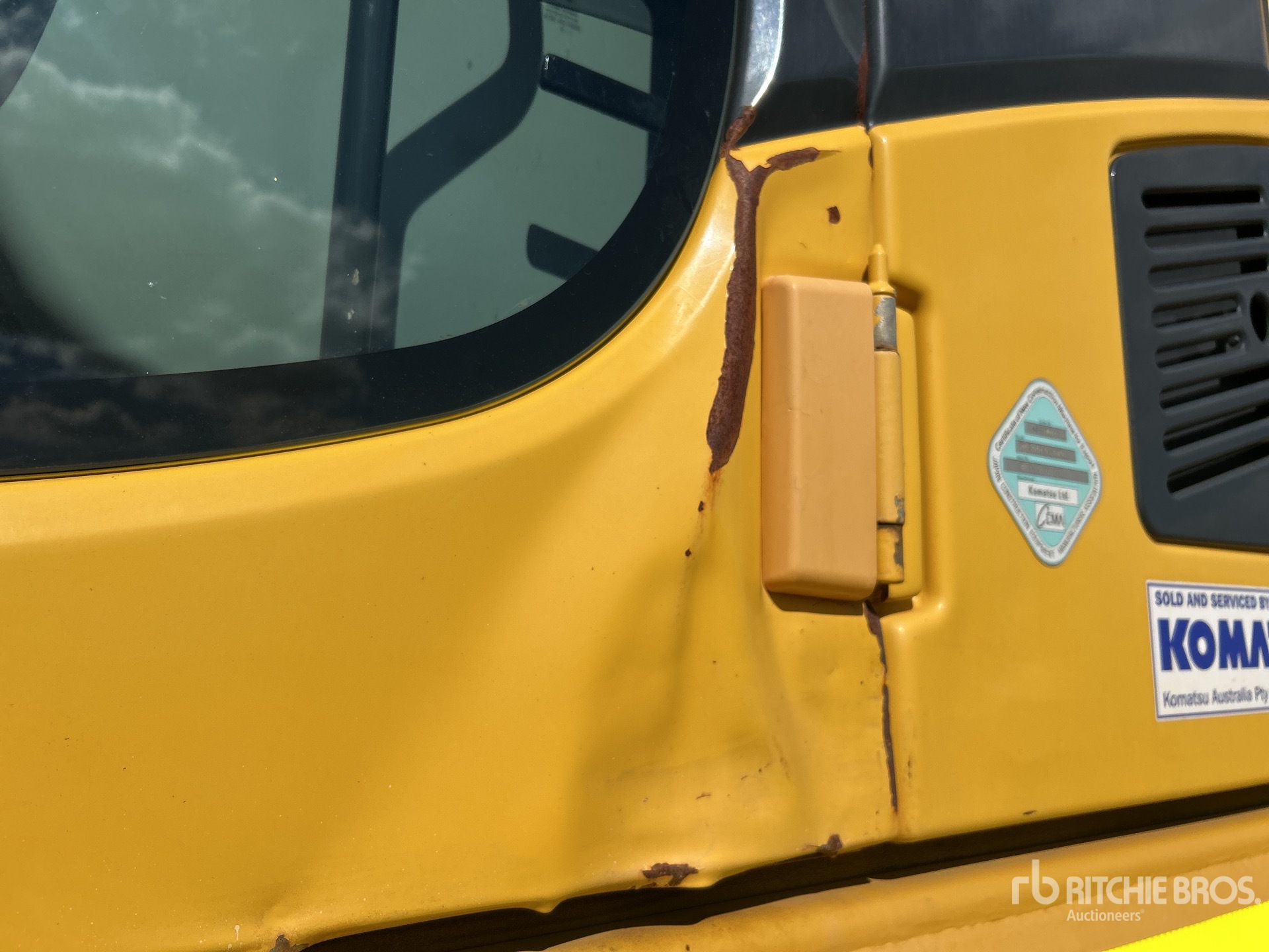 2019 Komatsu PC300LC-8M0