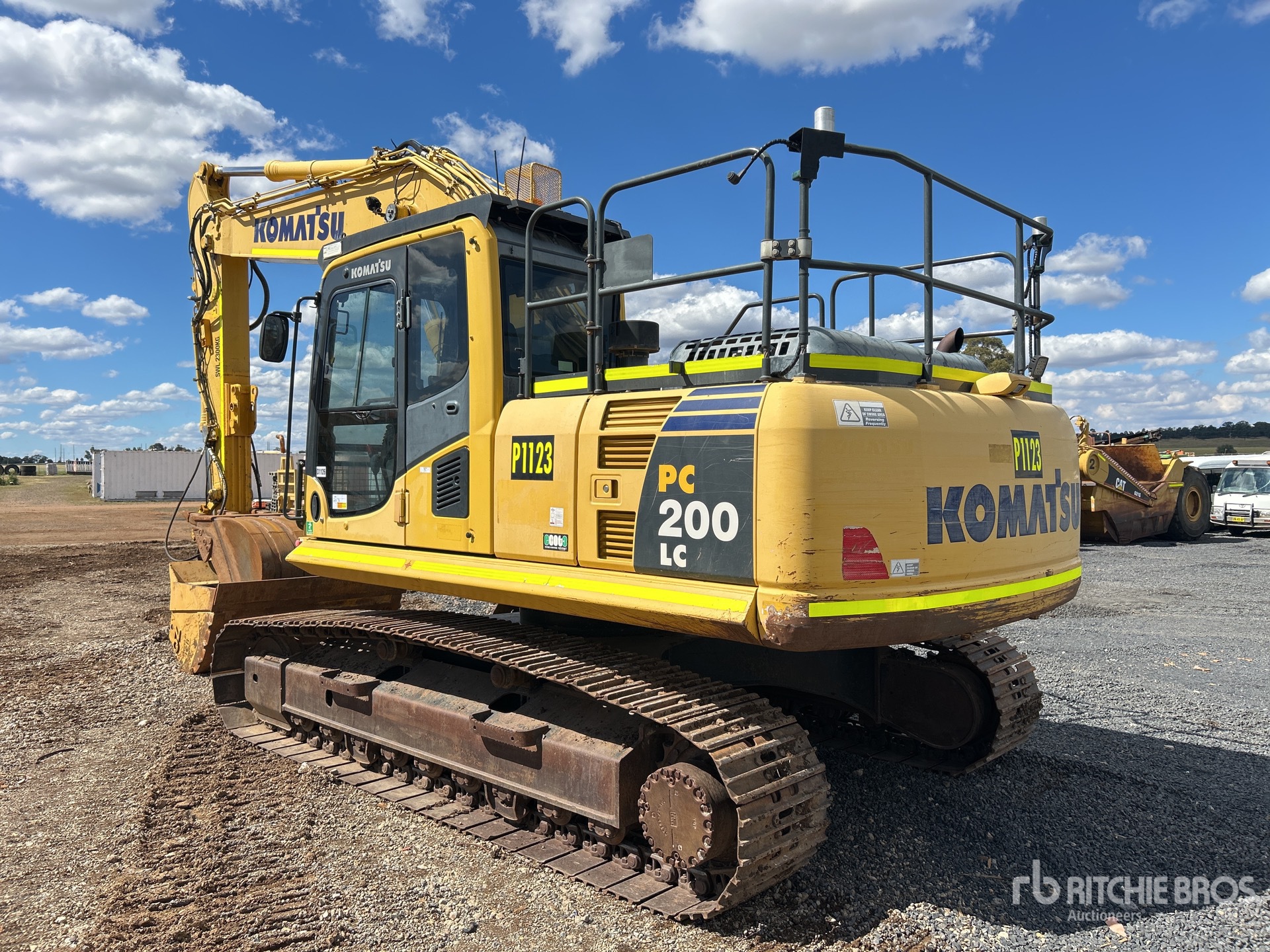 2017 Komatsu PC200LC-8M0