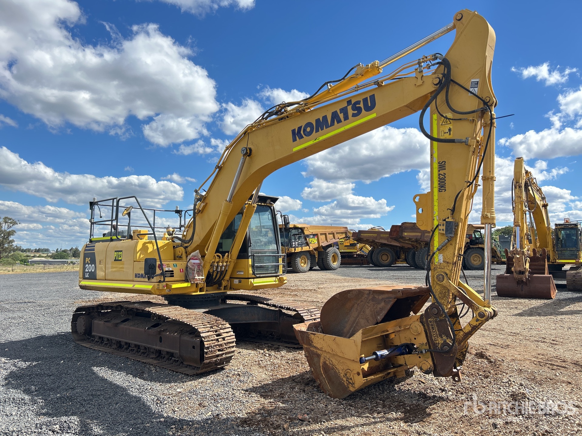 2017 Komatsu PC200LC-8M0