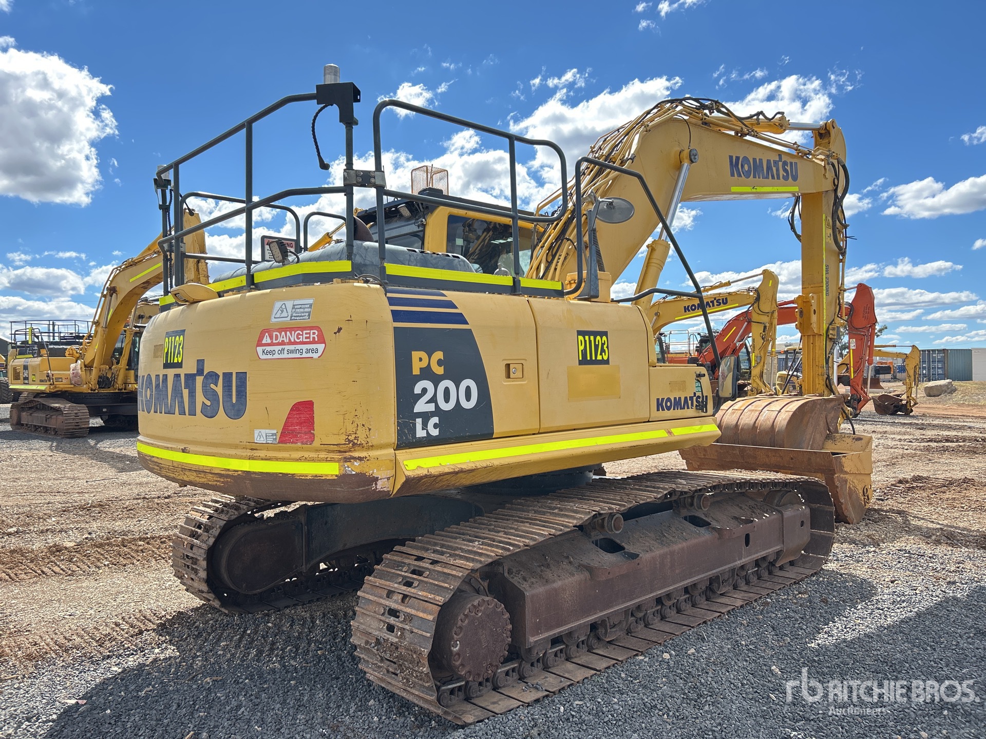 2017 Komatsu PC200LC-8M0