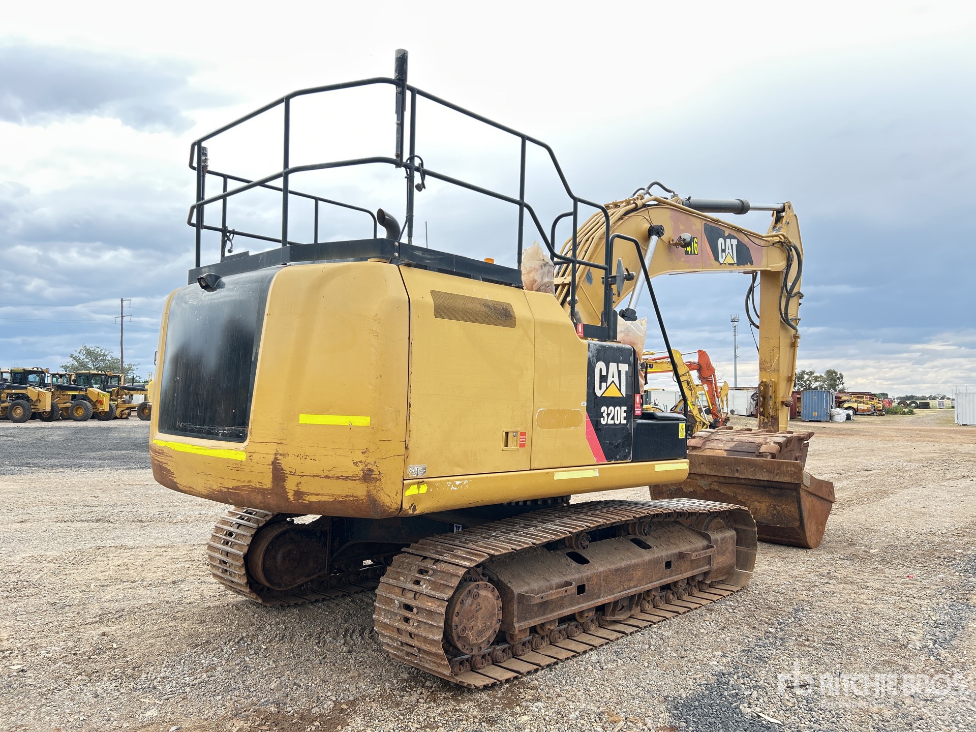 2015 Caterpillar 320E