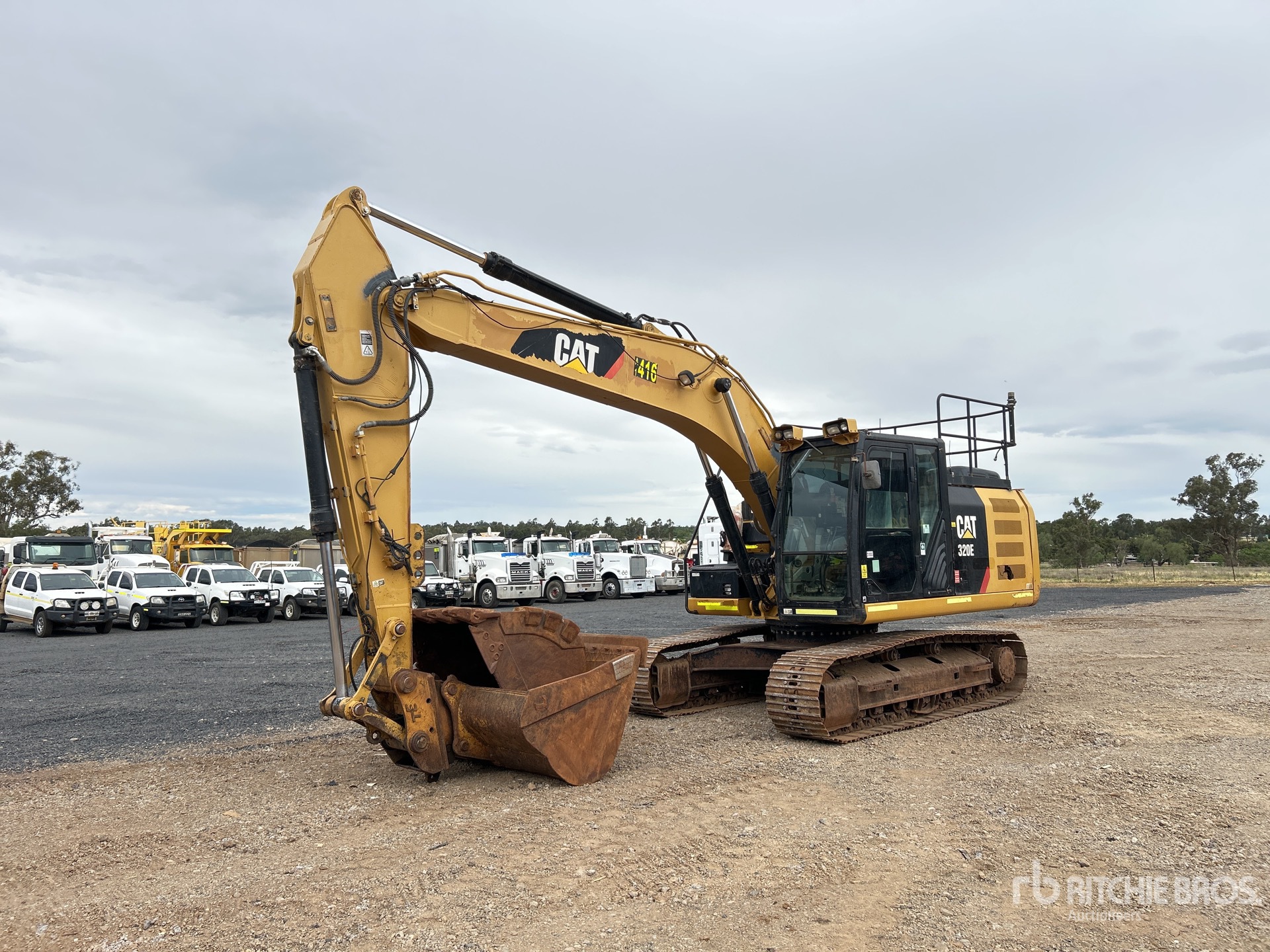 2015 Caterpillar 320E