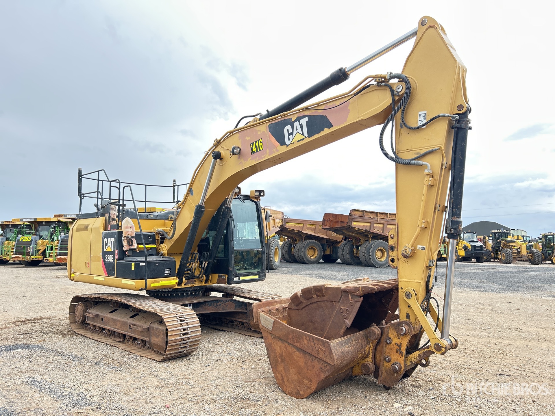 2015 Caterpillar 320E