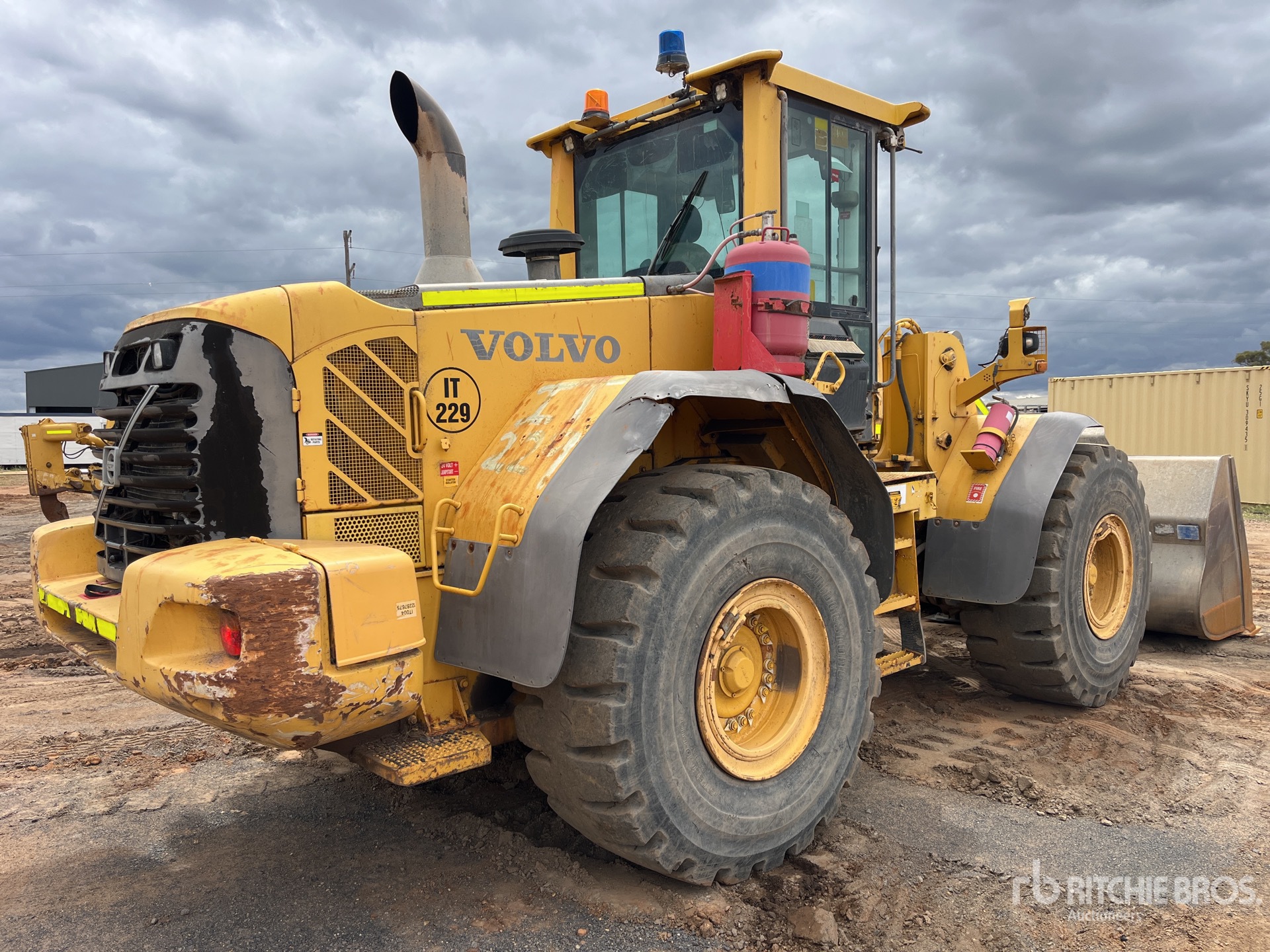 2010 Volvo L120F