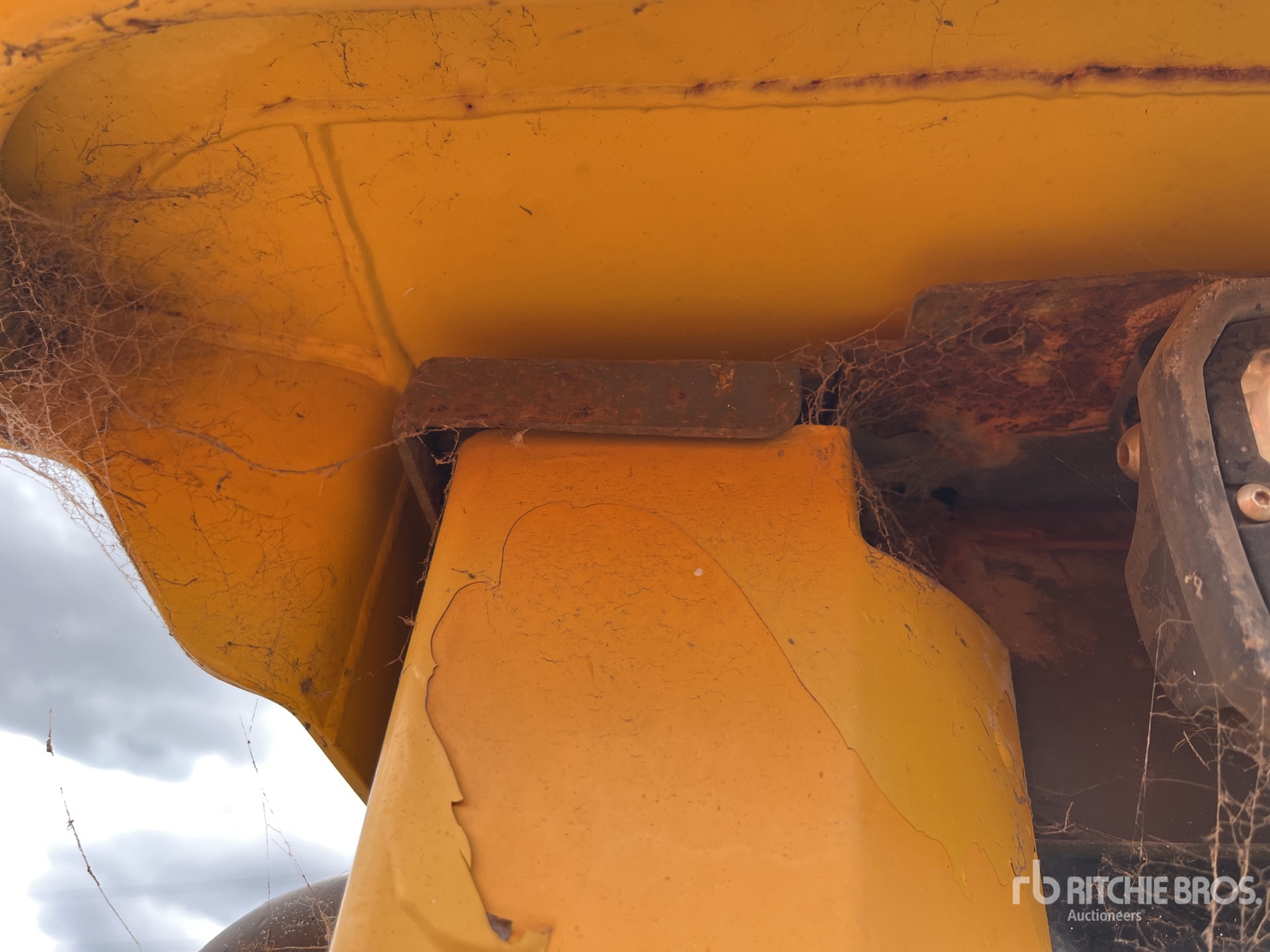2010 Volvo L120F