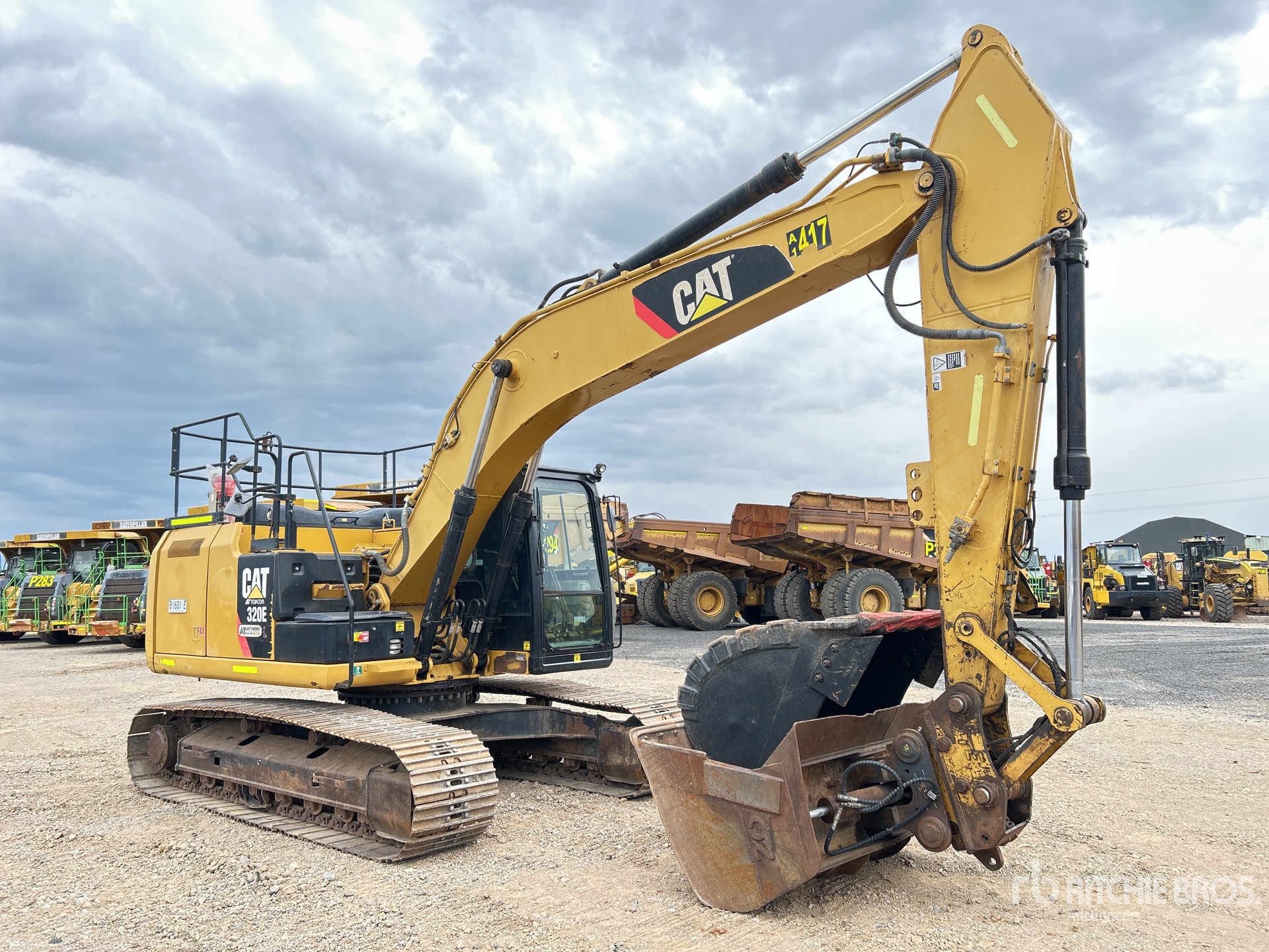 2015 Caterpillar 320E L