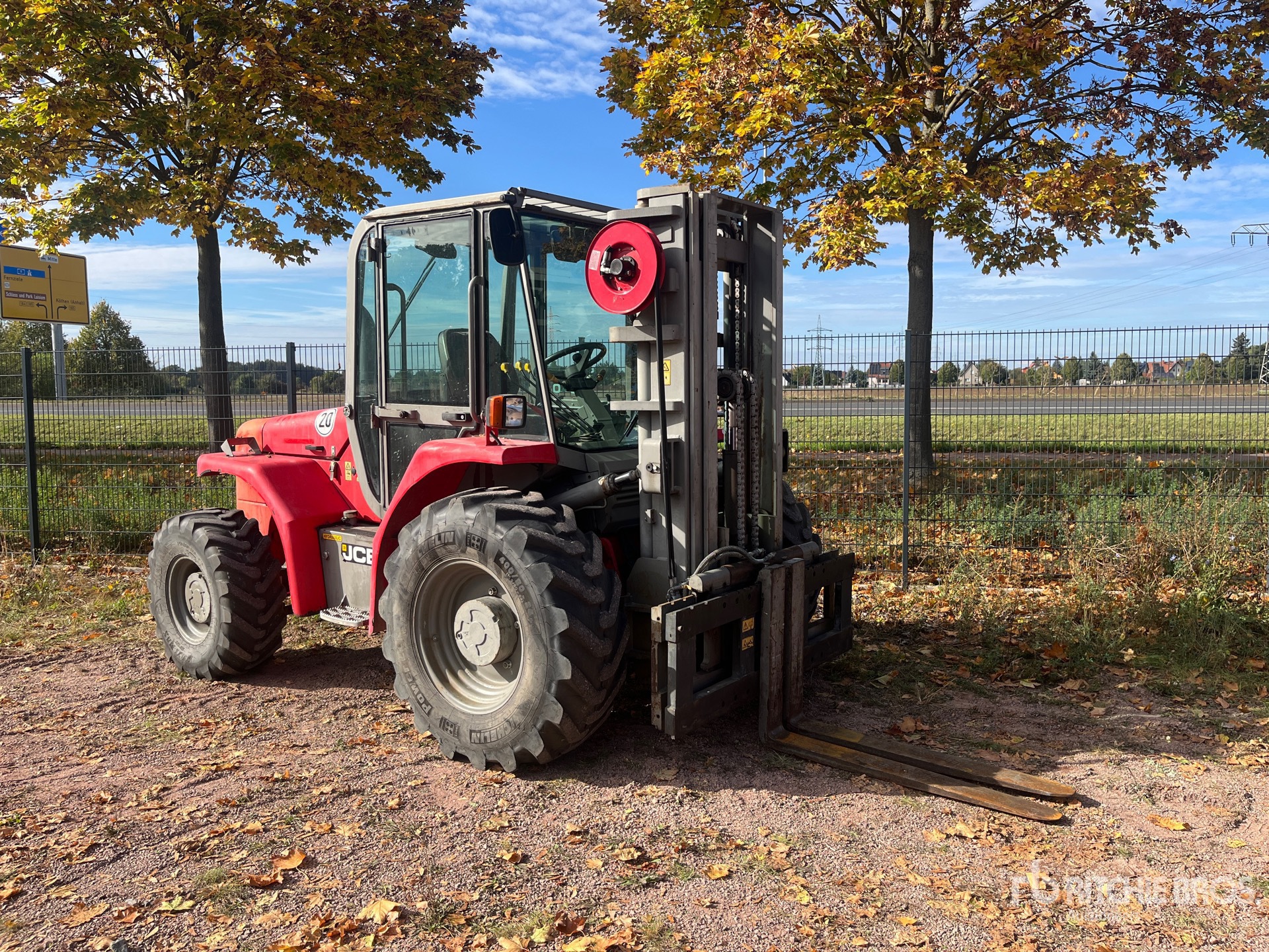 2011 JCB 940