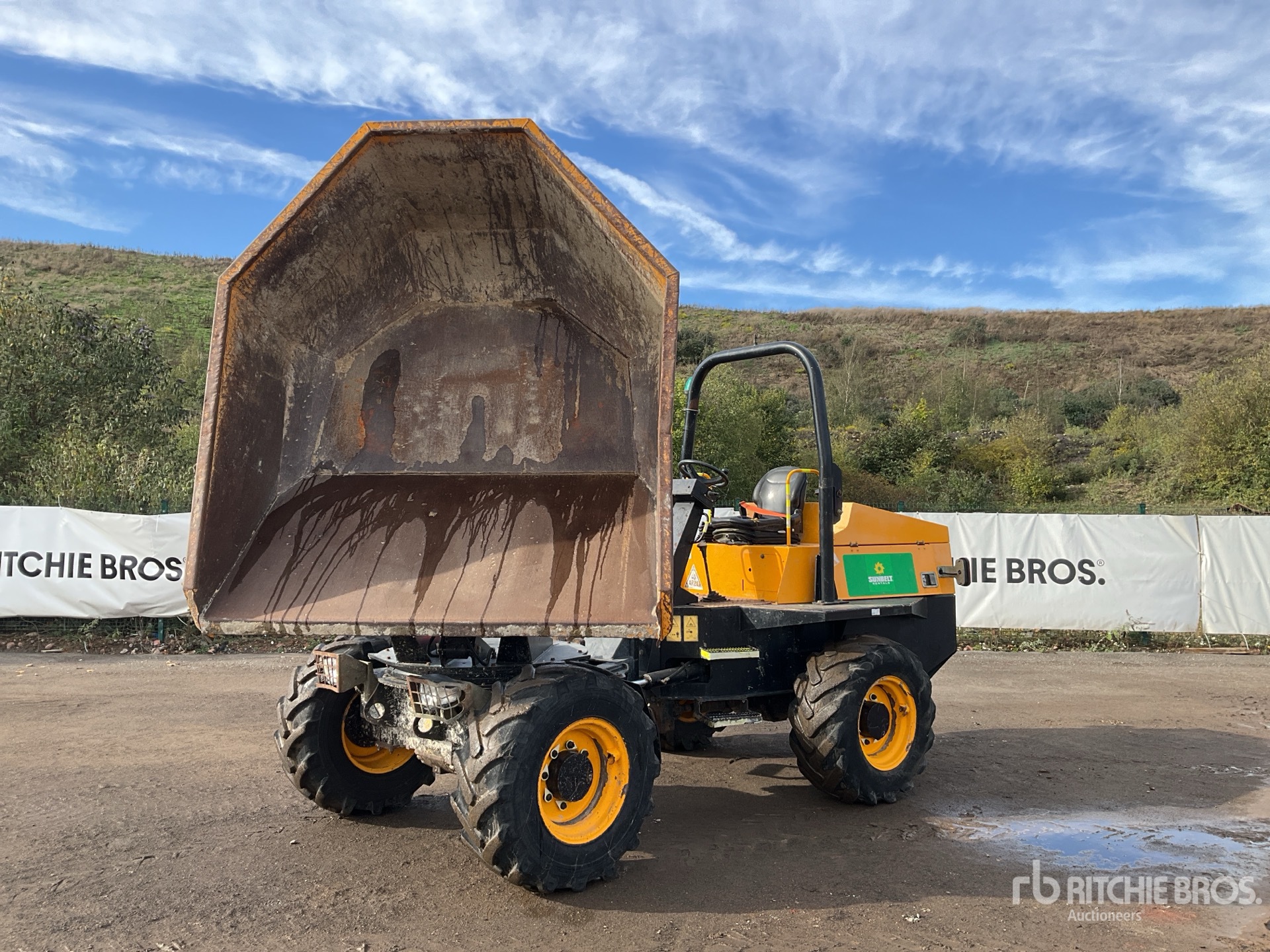 2017 JCB 6 TON 4X4 SWIVEL