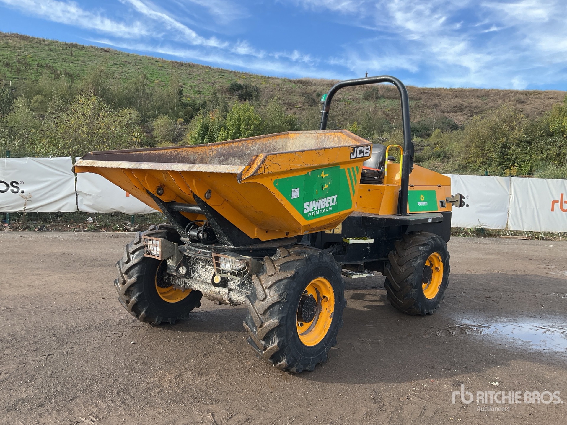 Photo of 2017 JCB 6 ton 4x4 Swivel