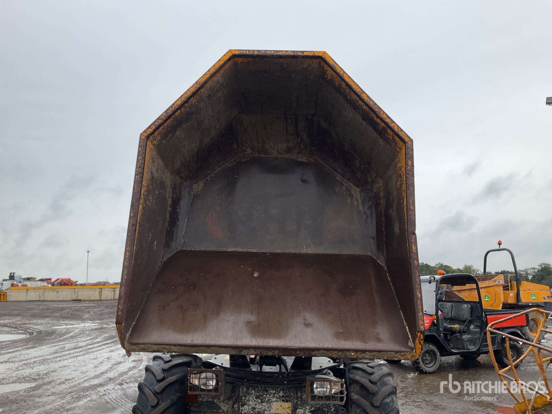 2017 JCB 6 TON 4X4 SWIVEL