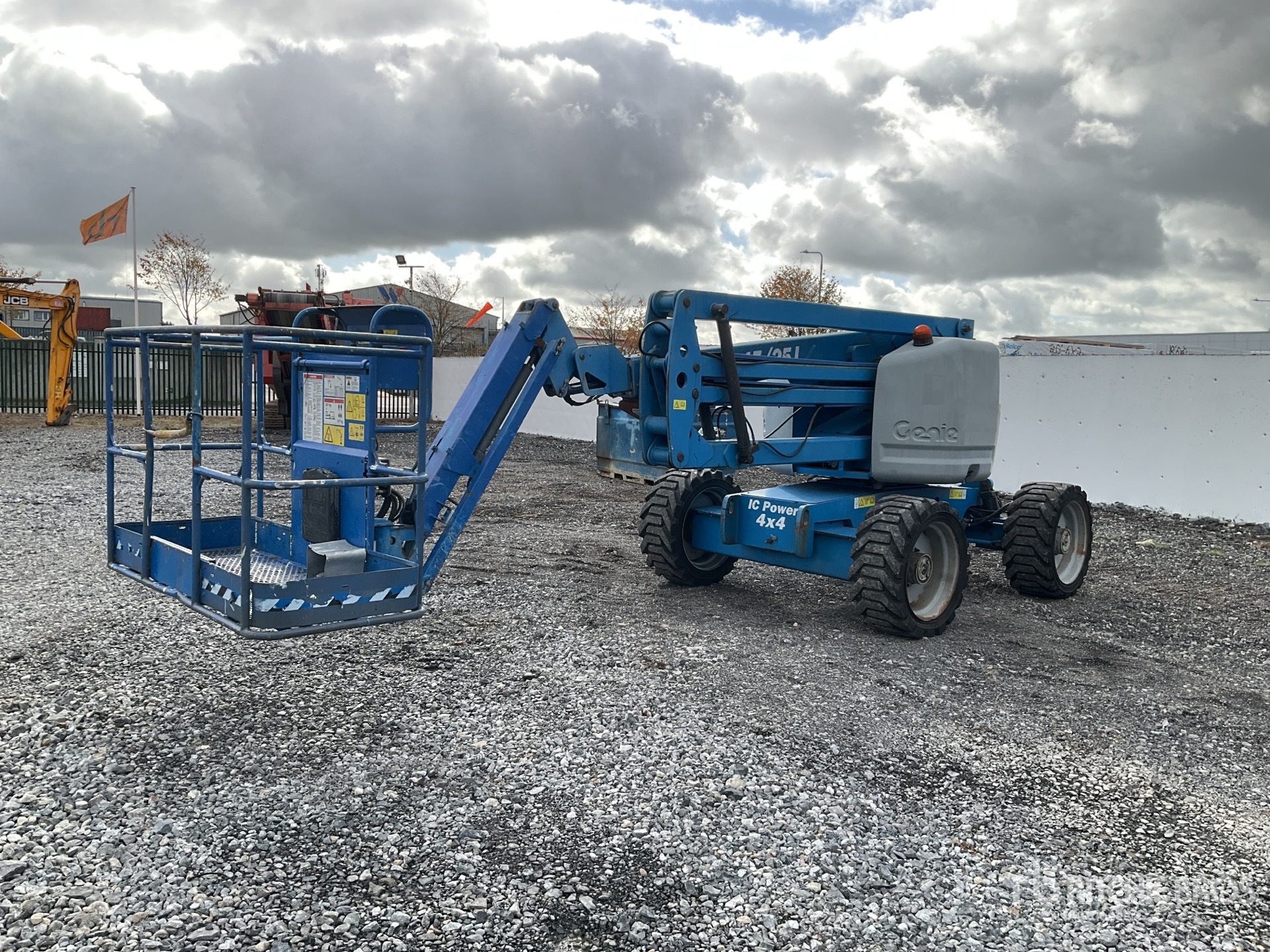 2013 Genie Z4525J
