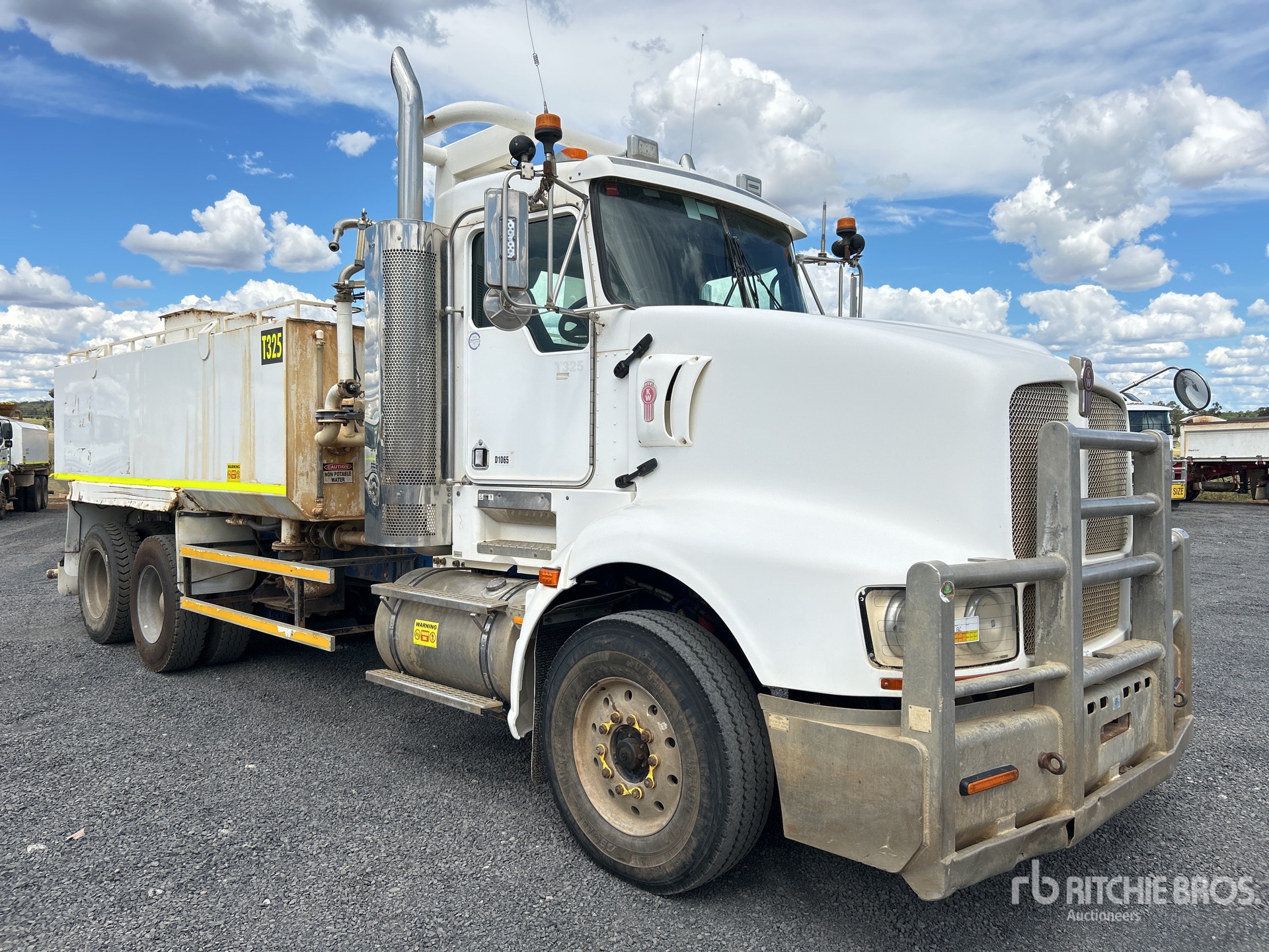 Photo of 2010 Kenworth T608
