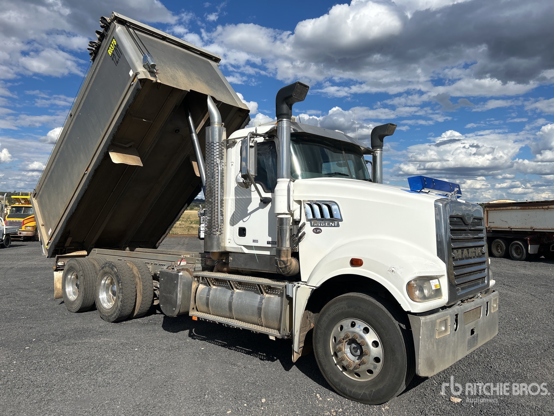 2016 Mack CMHR TRIDENT