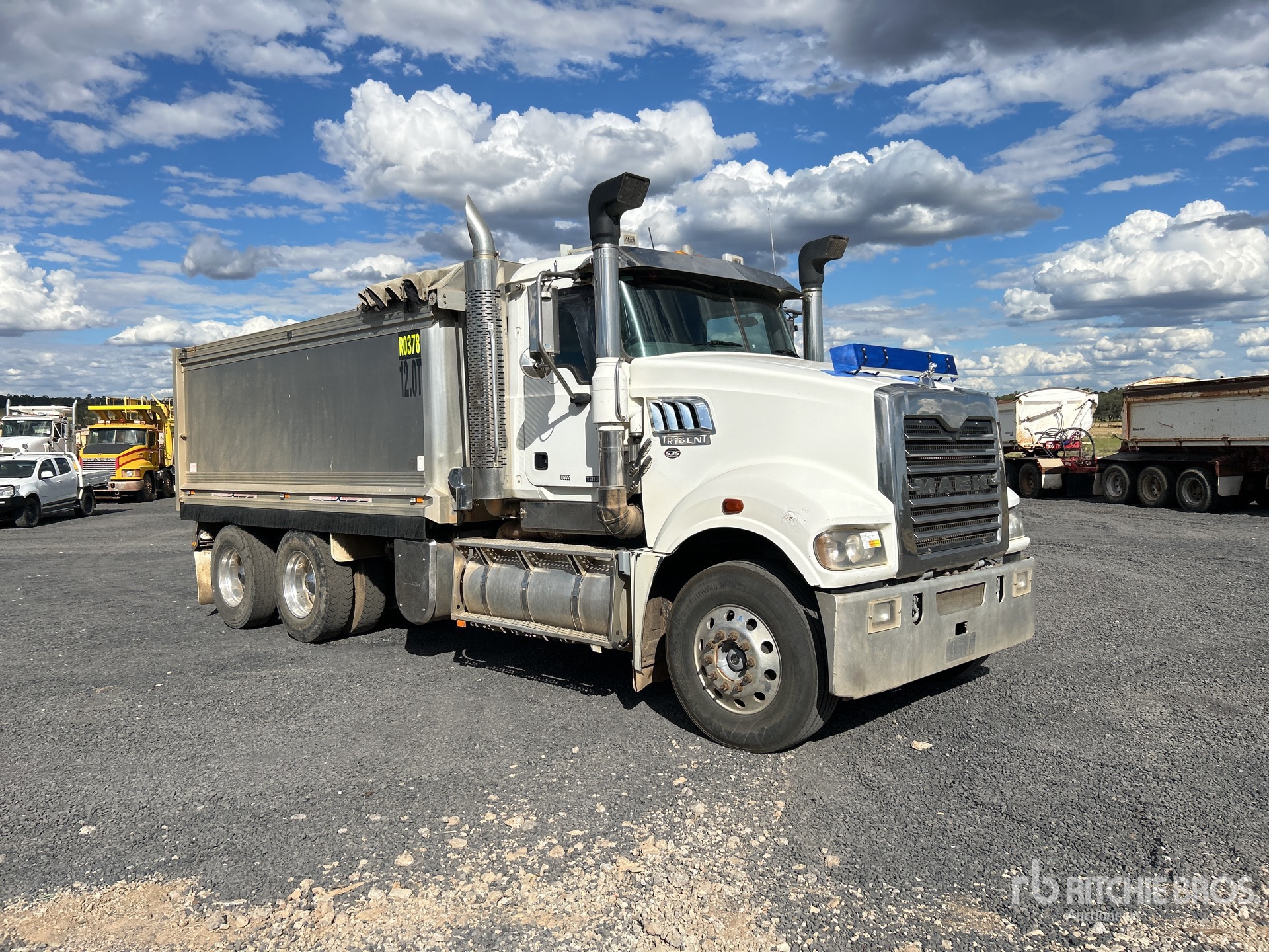 2016 Mack CMHR TRIDENT