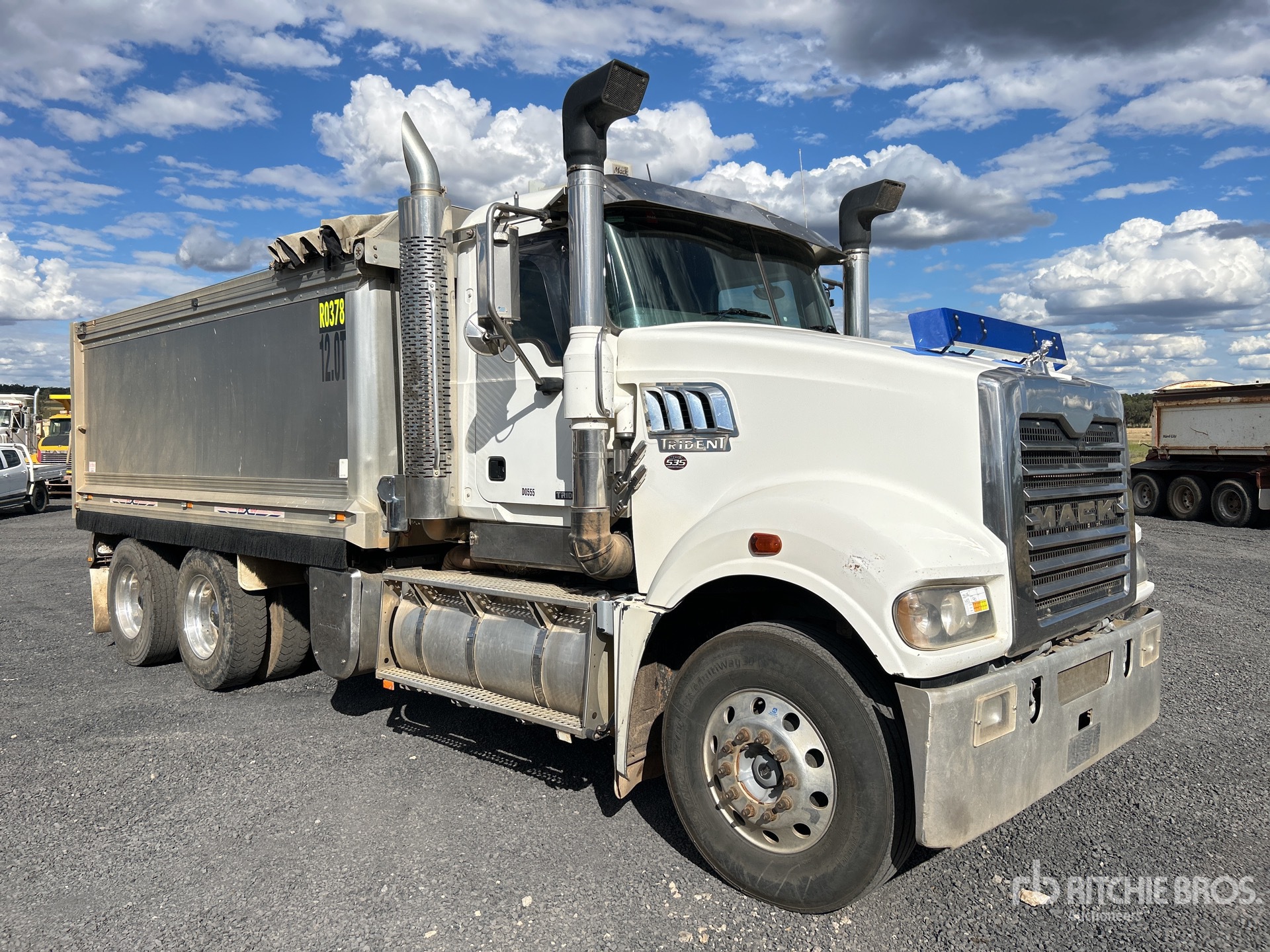 Photo of 2016 Mack CMHR TRIDENT