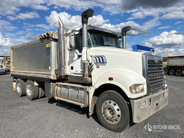 2016 Mack CMHR Trident T/A Dump Truck