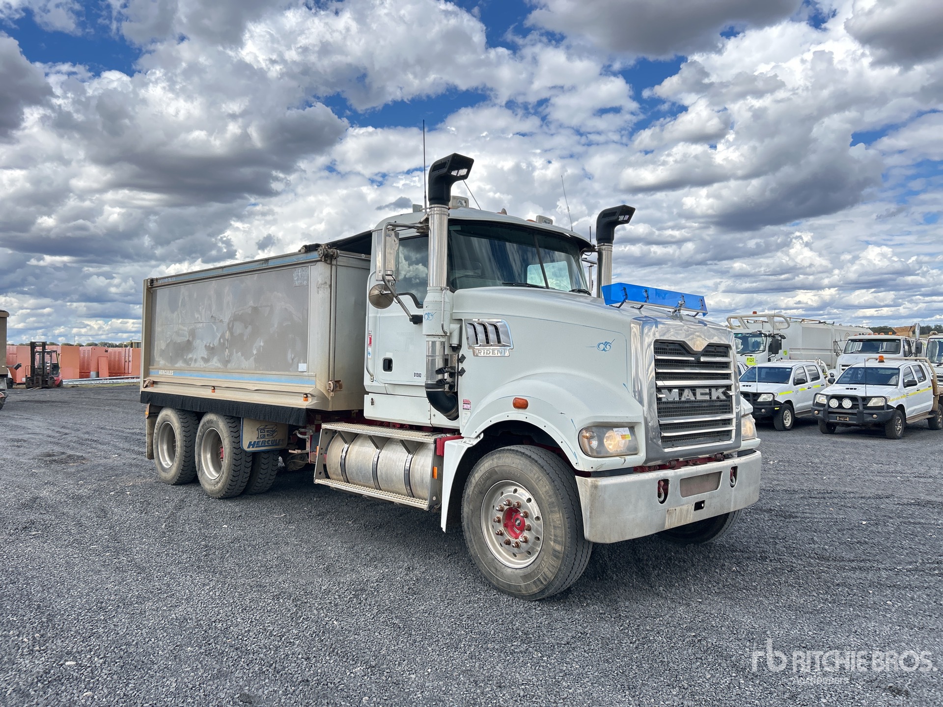 2010 Mack CMHR TRIDENT