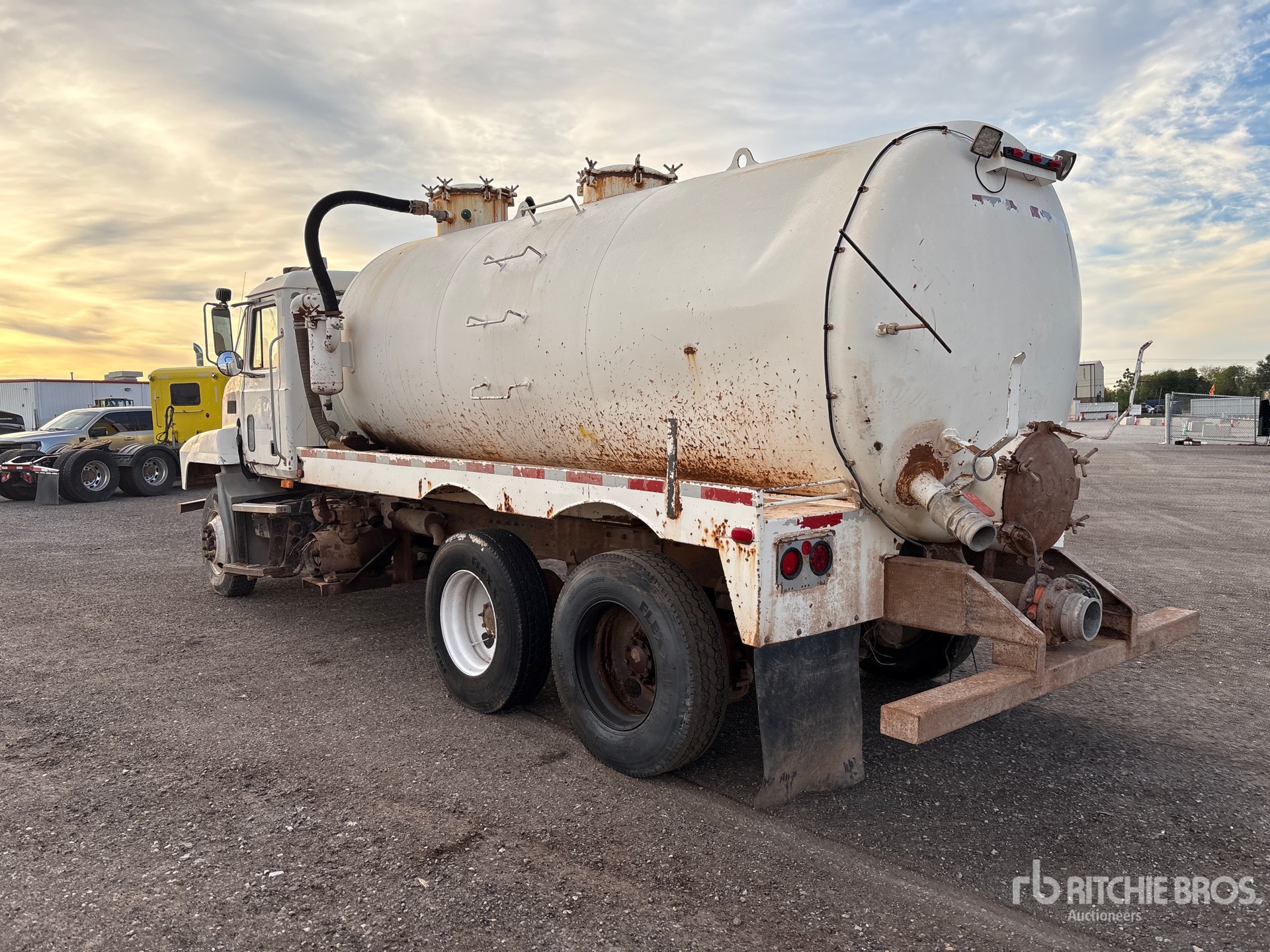 2001 Mack CH613