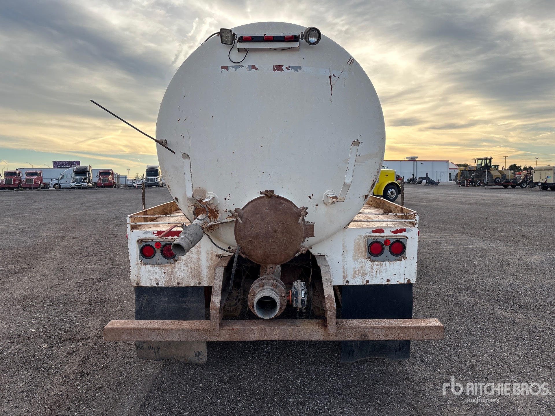 2001 Mack CH613