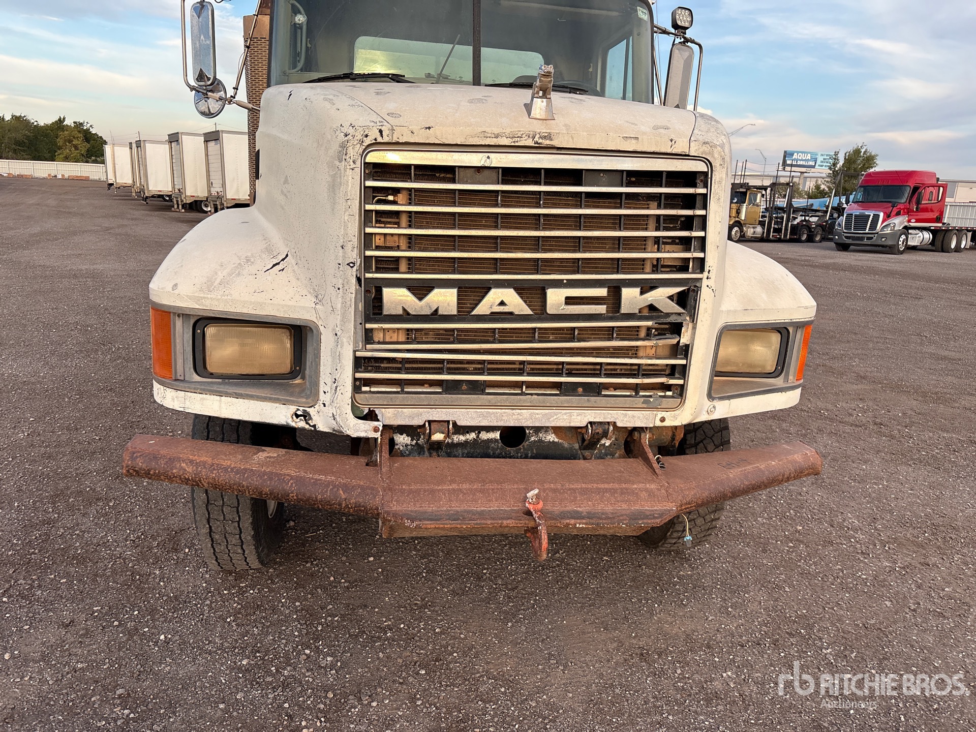 2001 Mack CH613