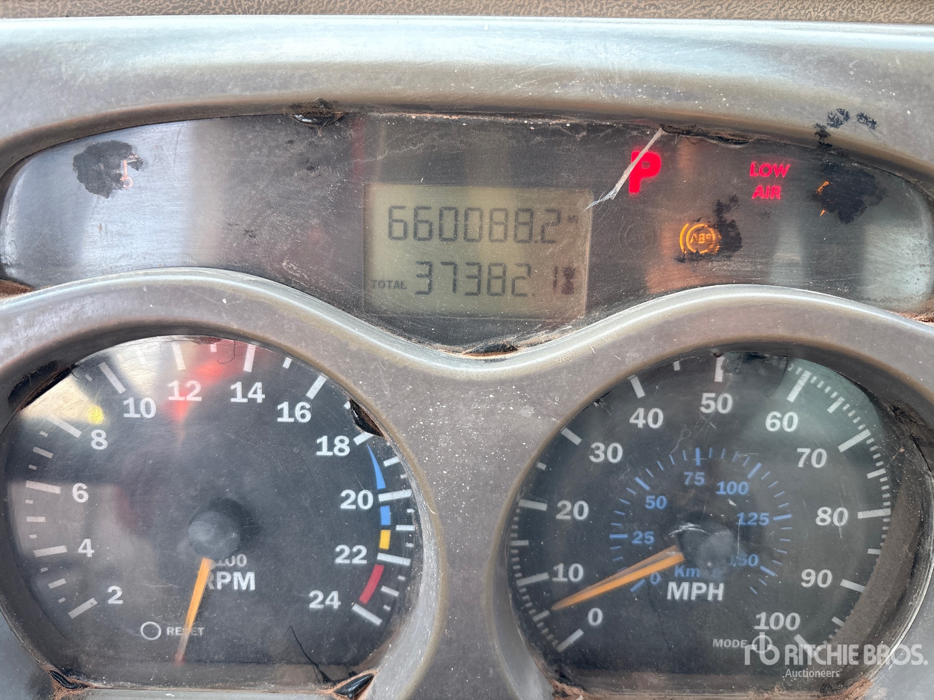 2001 Mack CH613