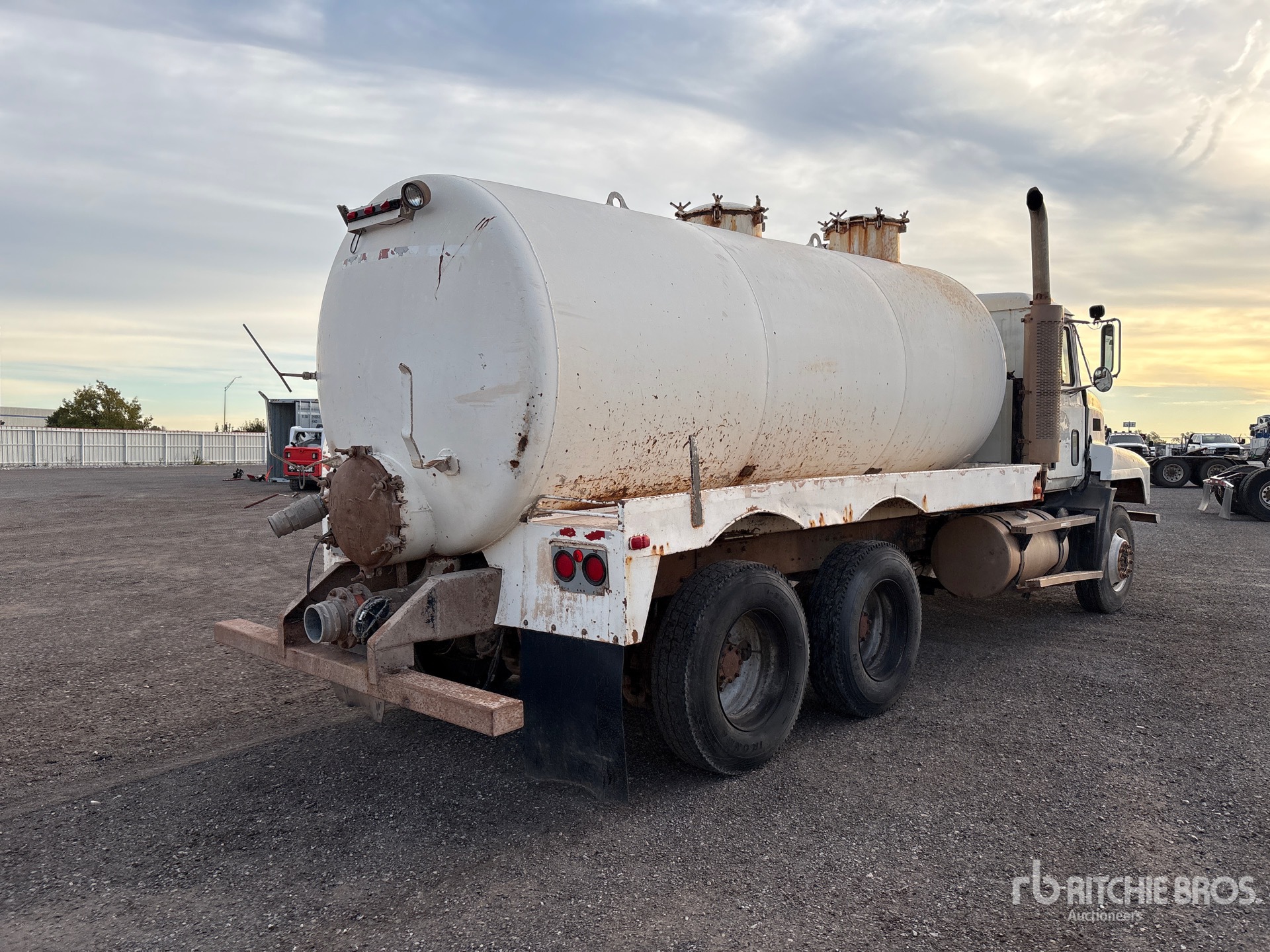 2001 Mack CH613