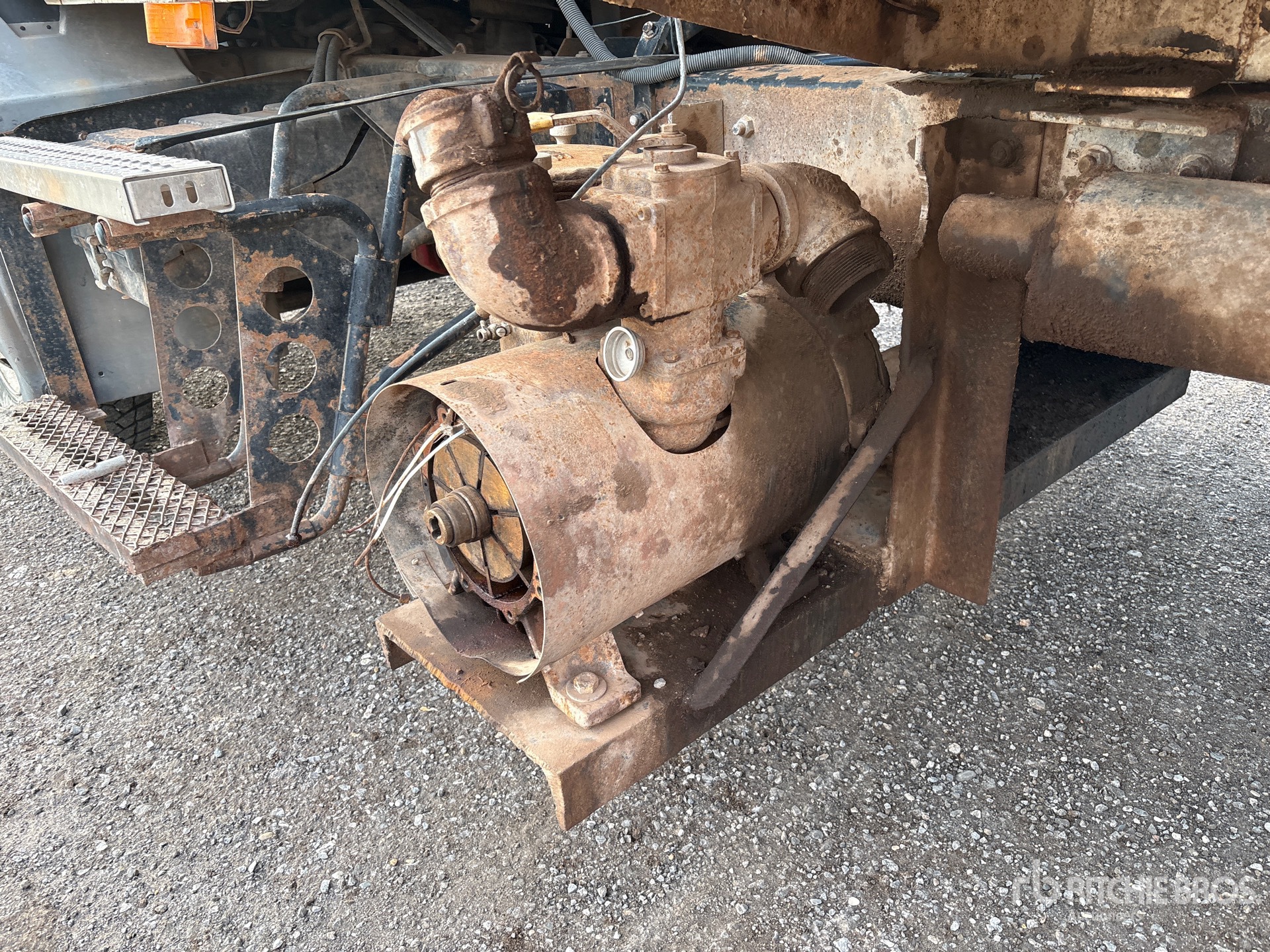 2001 Mack CH613