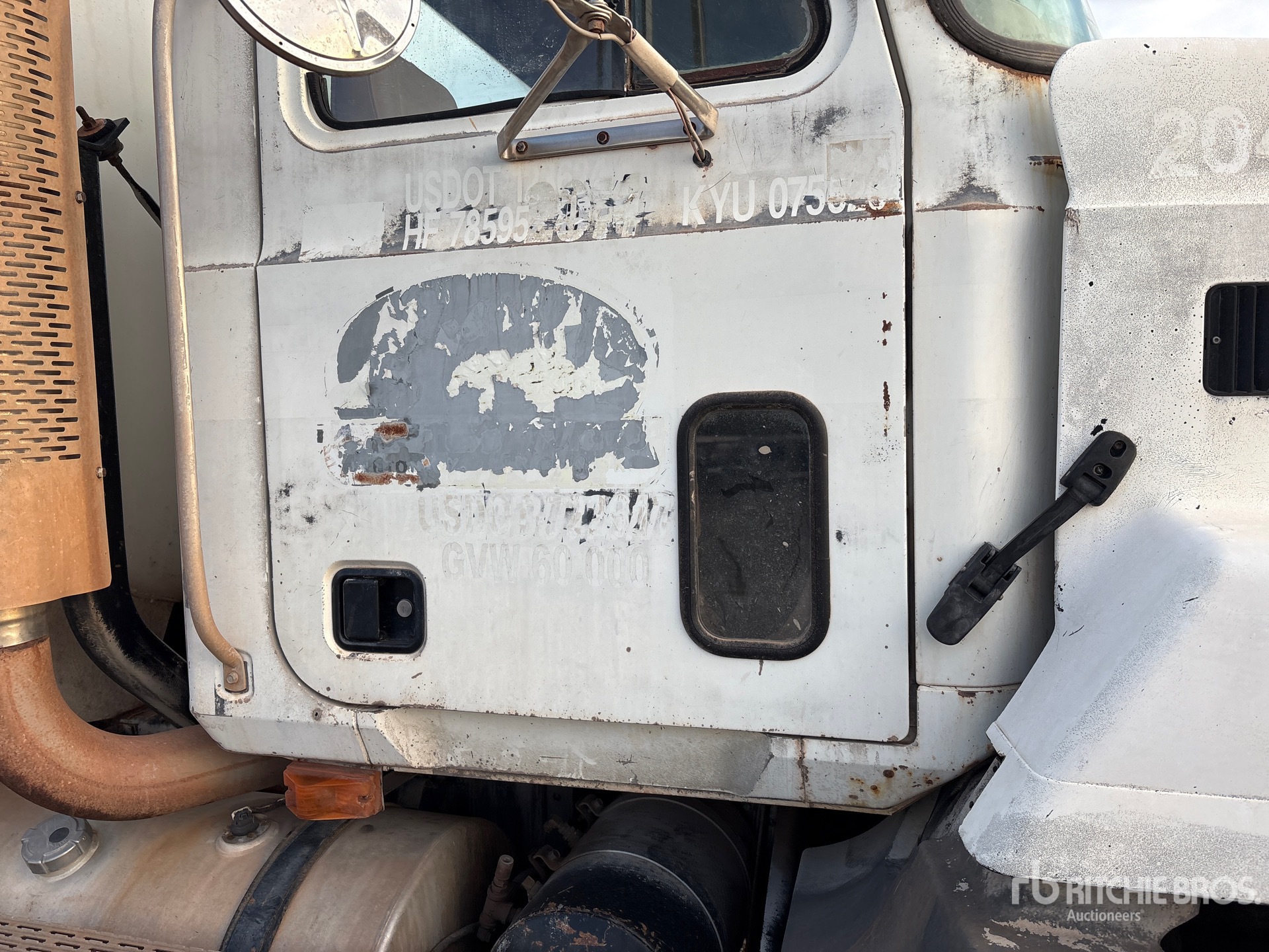 2001 Mack CH613