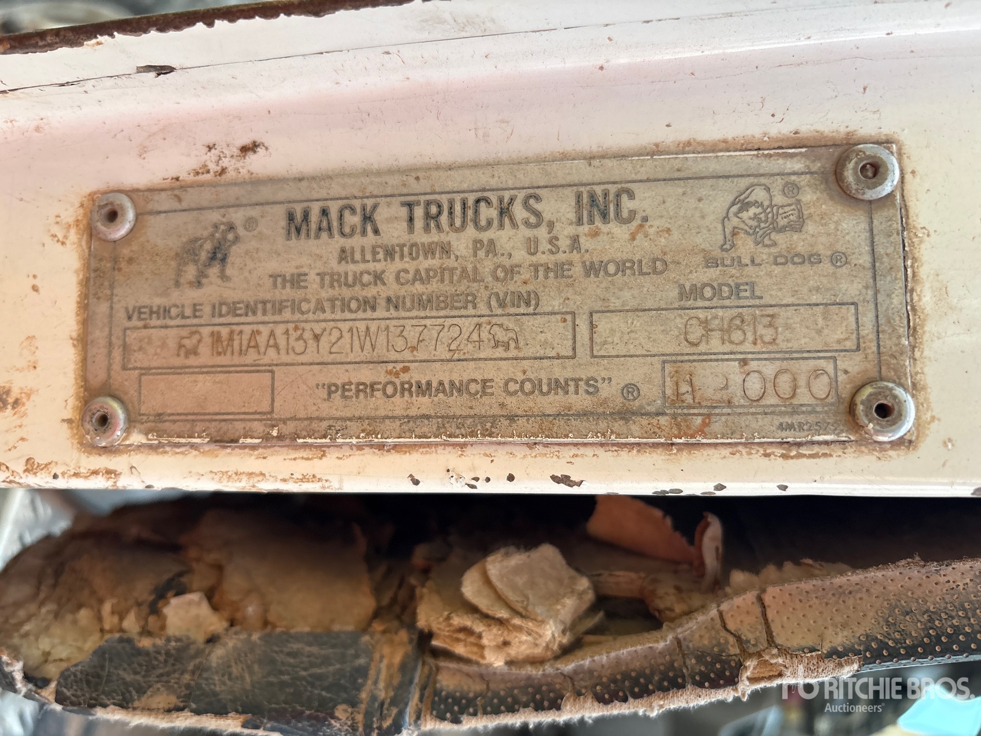 2001 Mack CH613