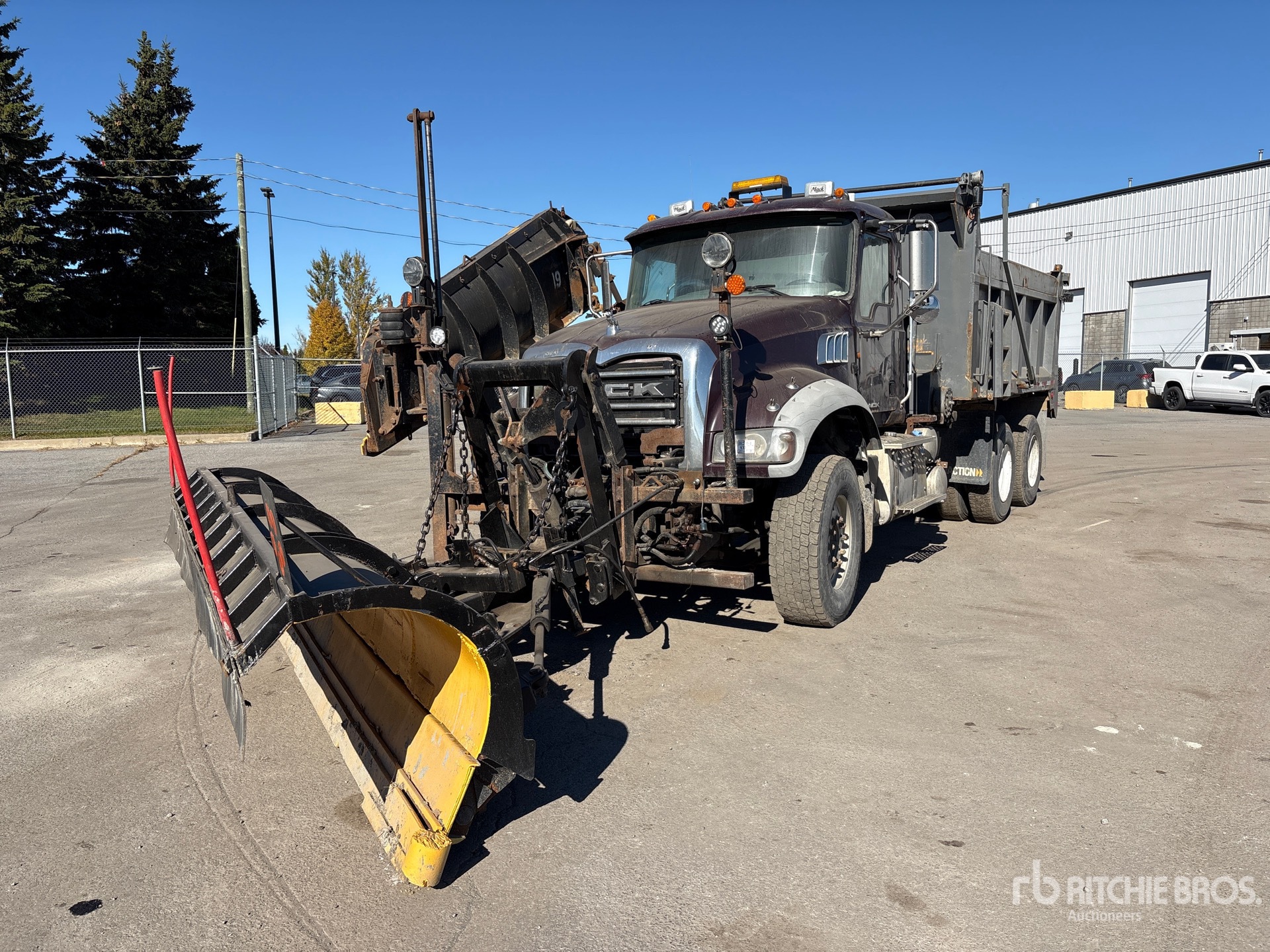 2012 Mack GU713