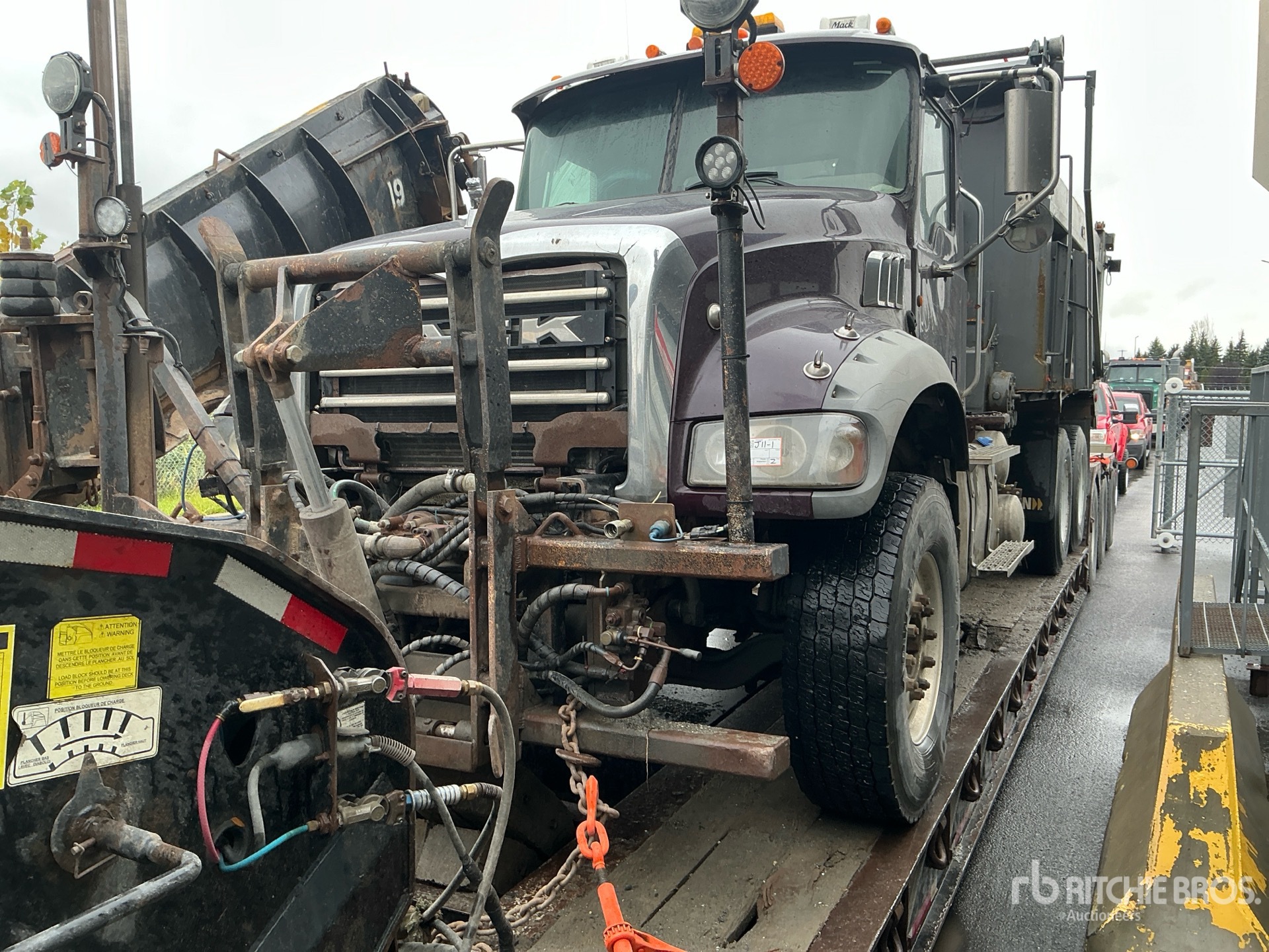 Photo of 2012 Mack GU713