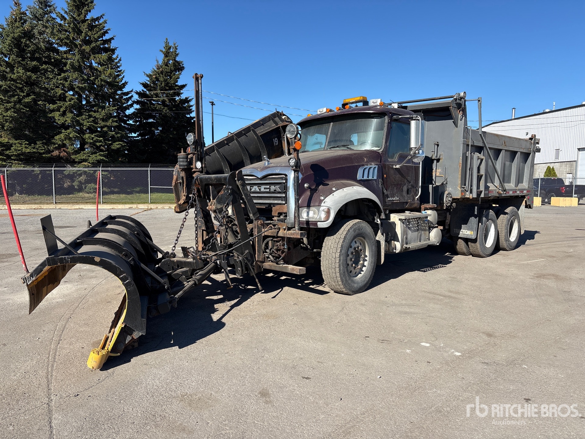 2012 Mack GU713