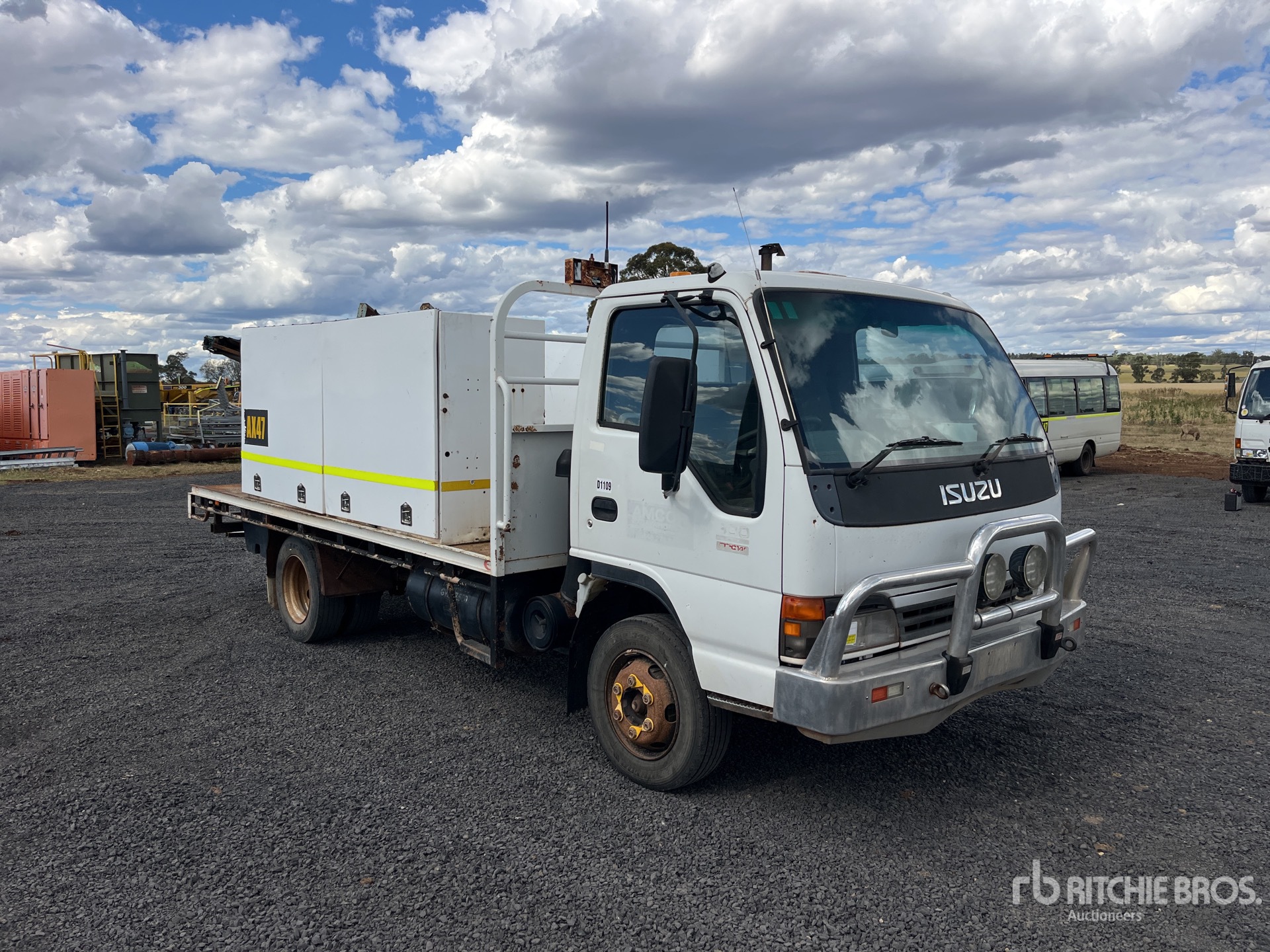 2005 Isuzu NPR 300