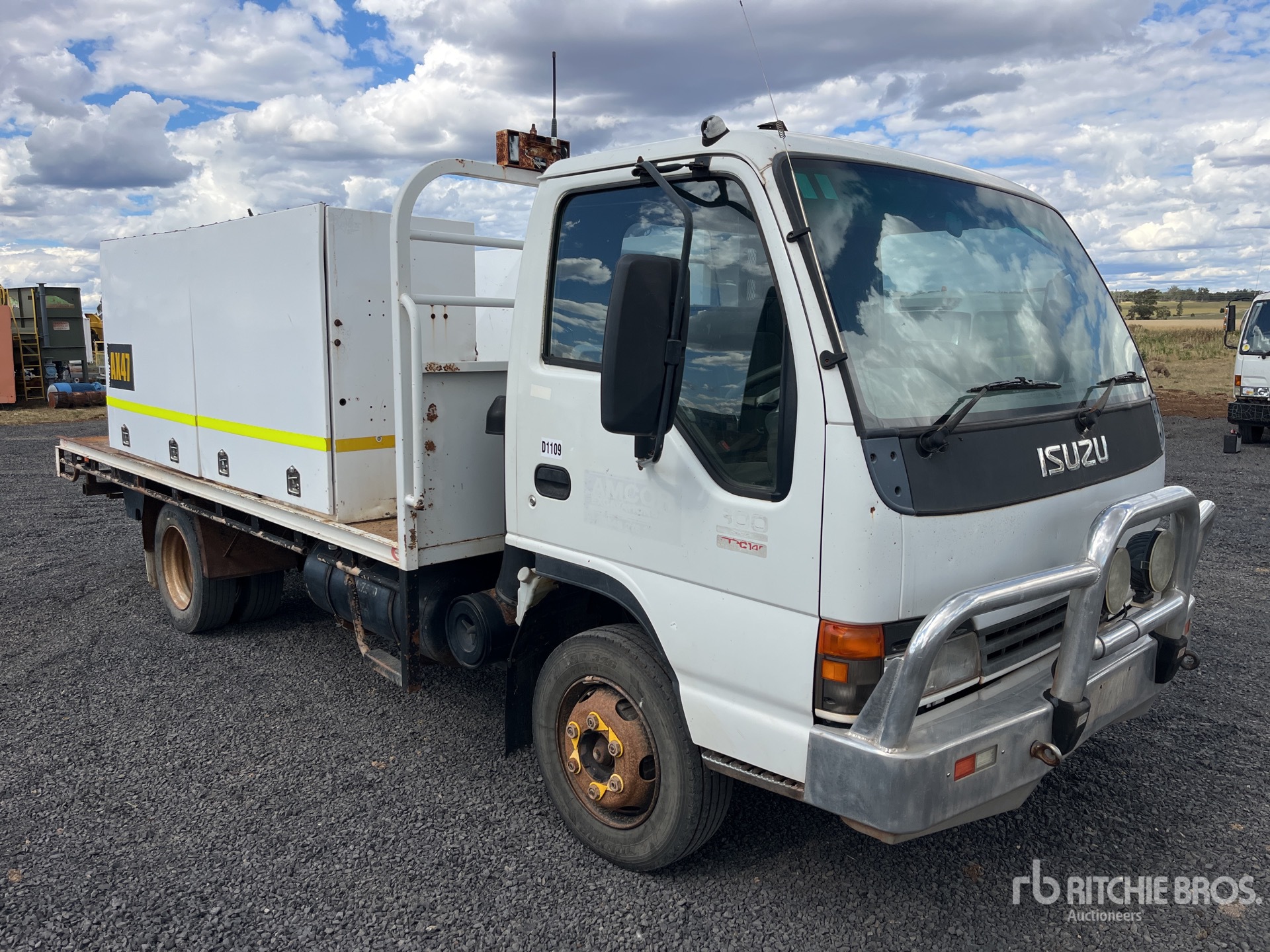 2005 Isuzu NPR 300