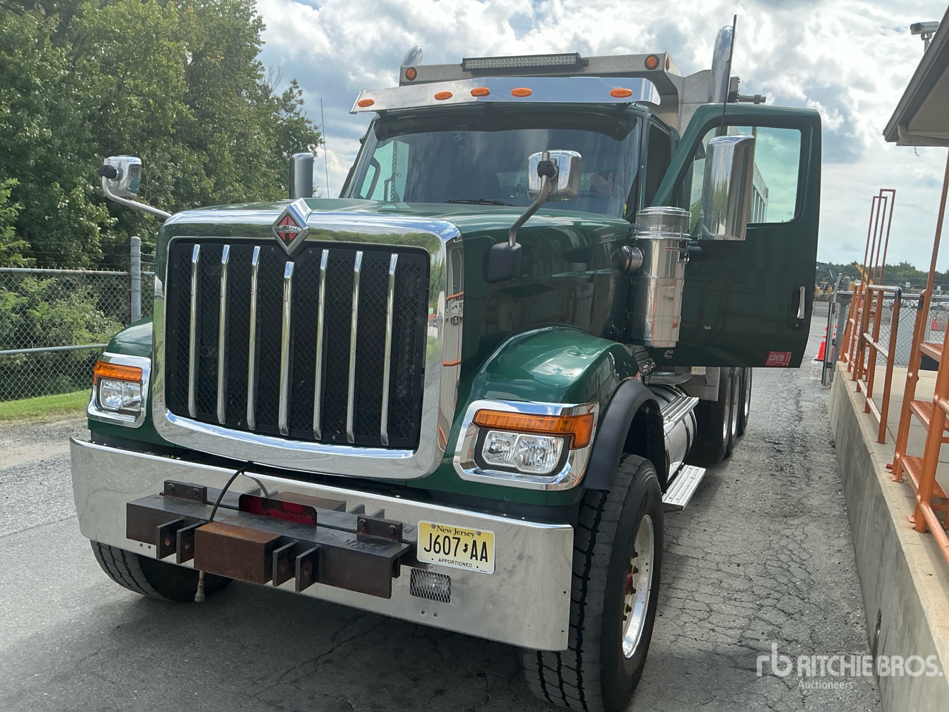 2023 International HX520
