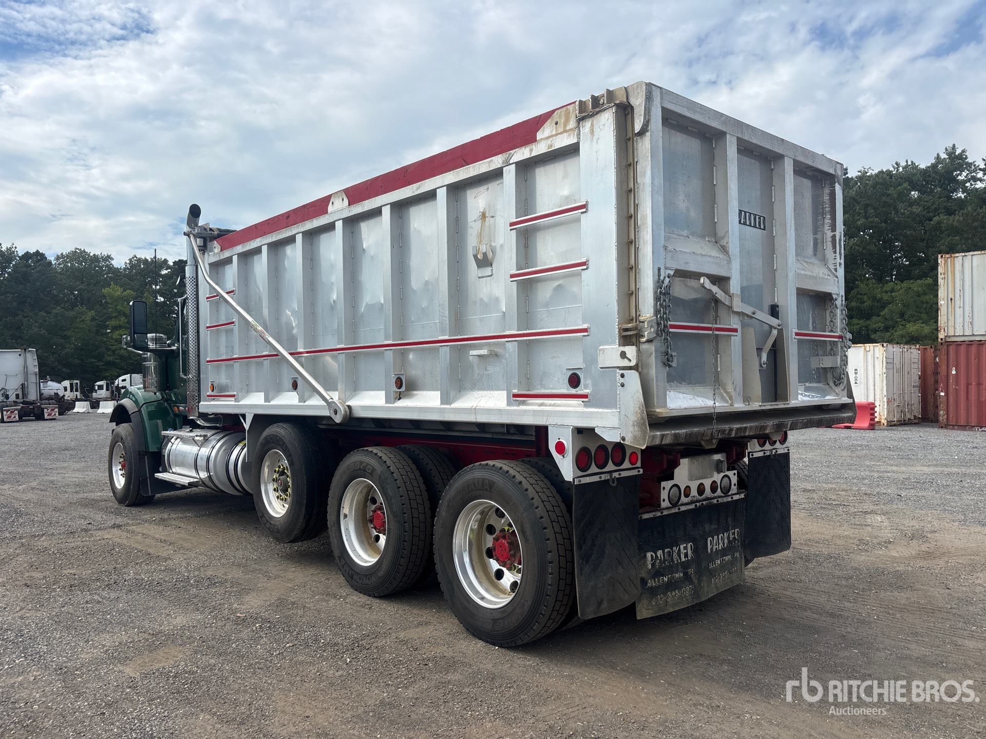 2023 International HX520