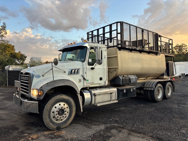 2016 Mack GU713 3000 gal 6x4 Hydroseeder Truck