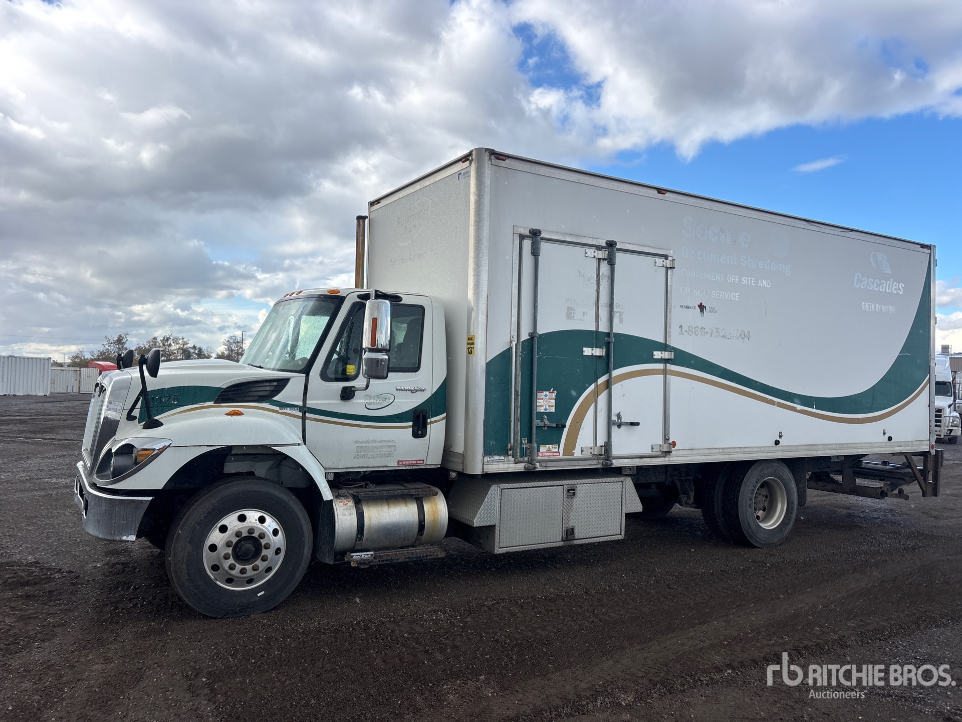 Photo of 2011 International 7400