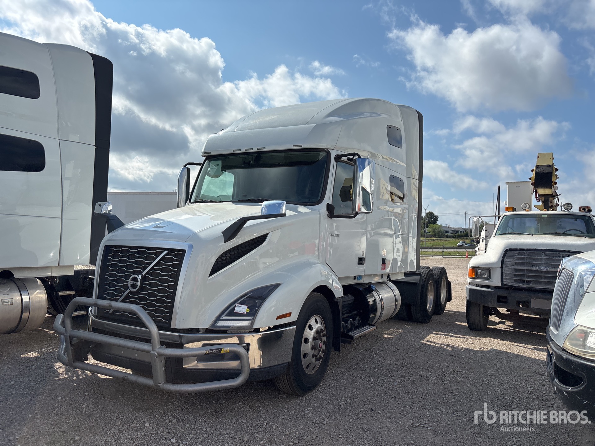 2023 Volvo VNL64T760