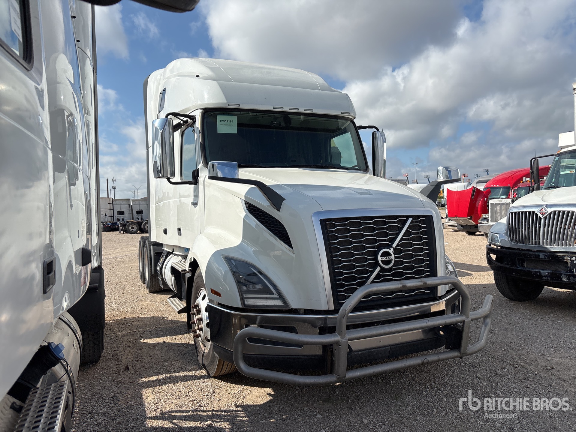 2023 Volvo VNL64T760