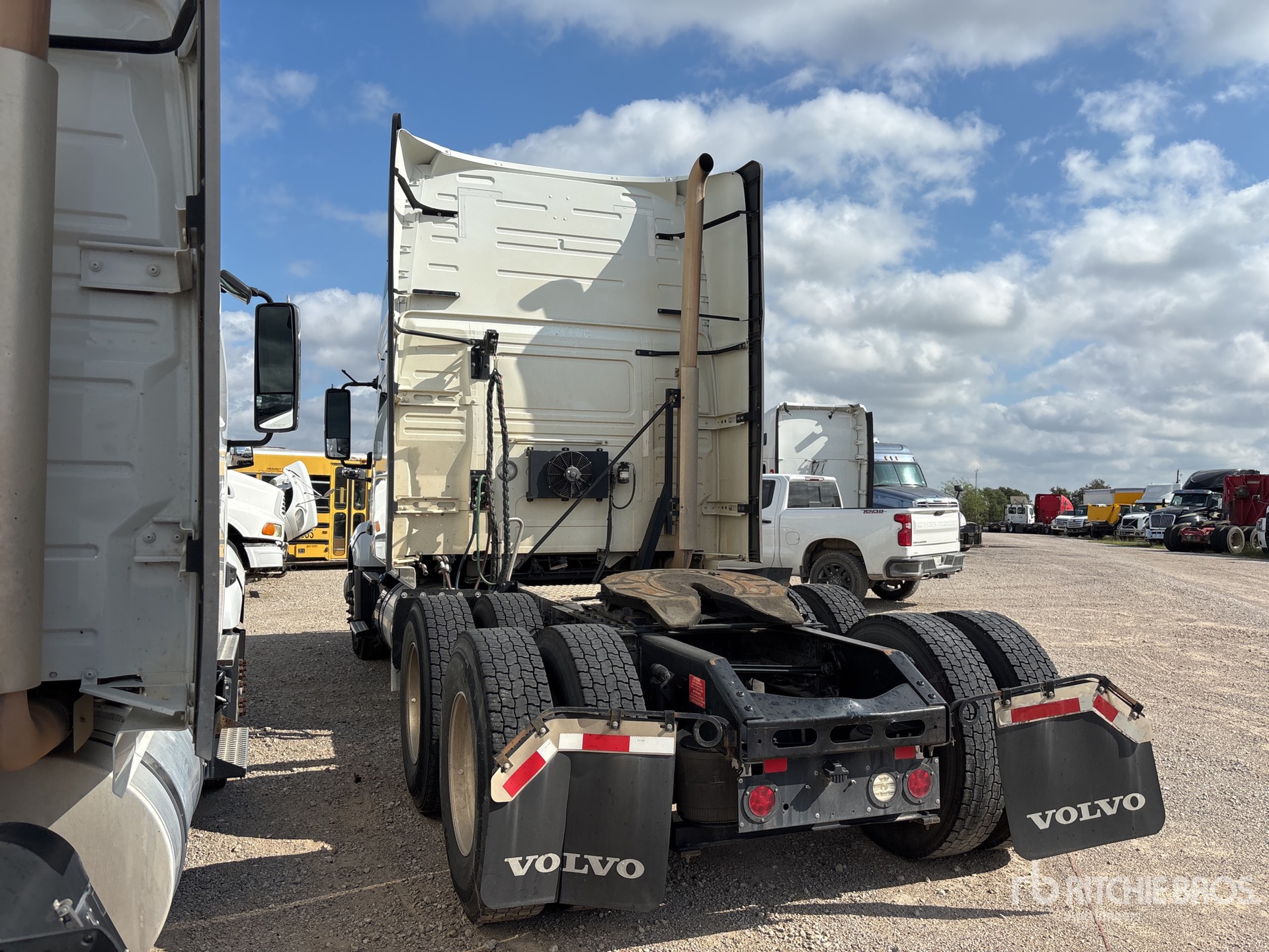 2023 Volvo VNL760
