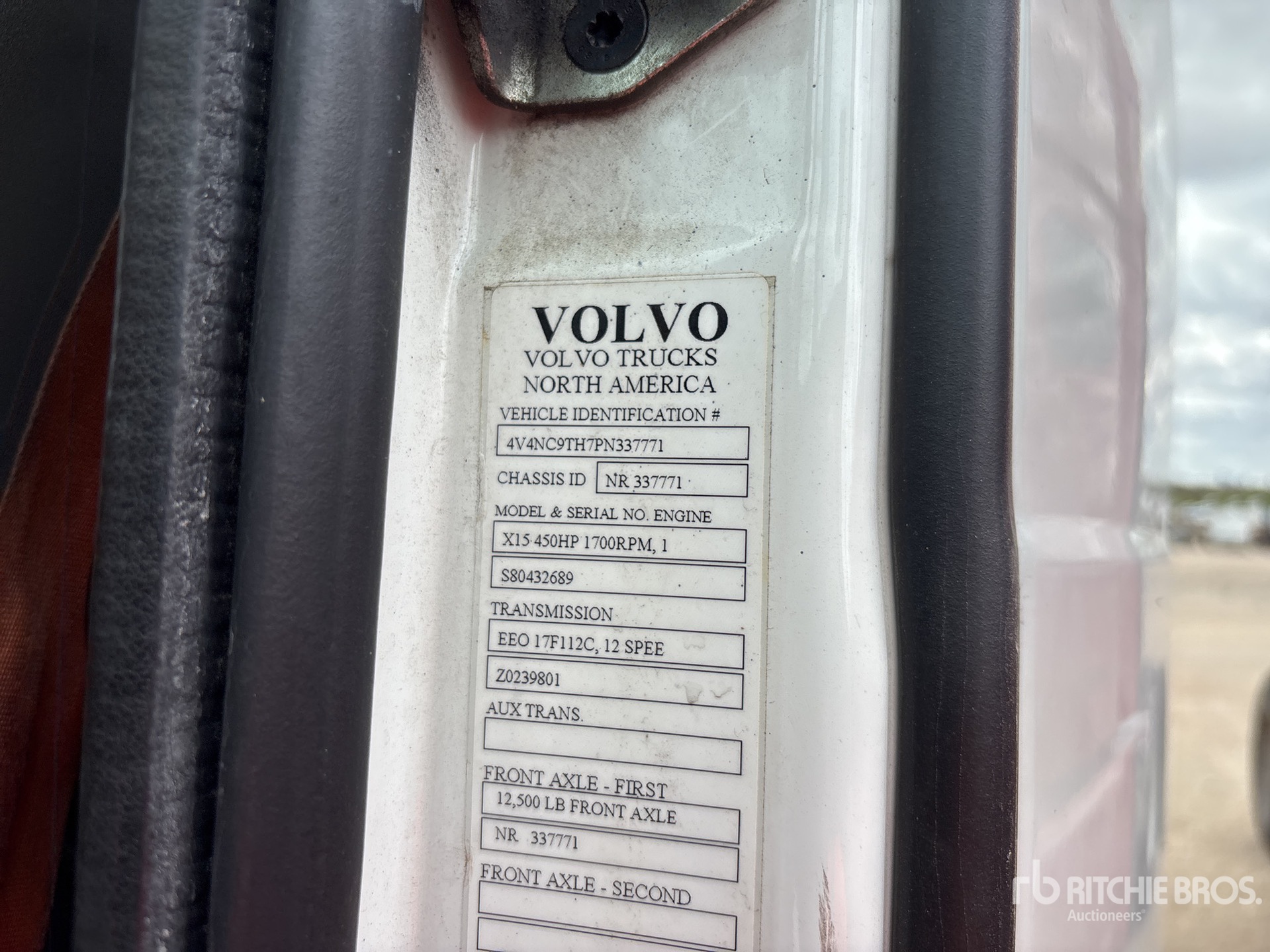 2023 Volvo VNL64T760