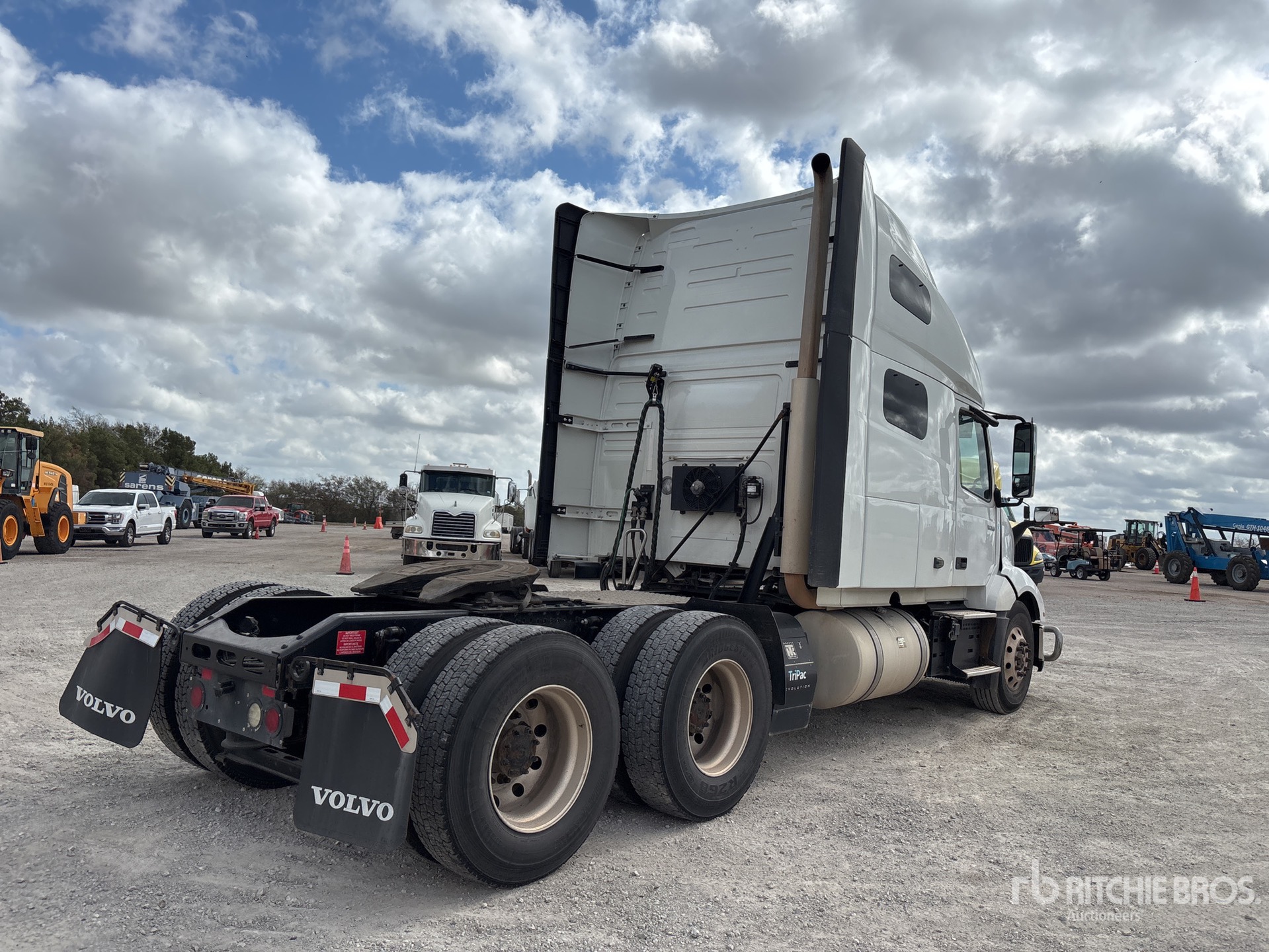 2023 Volvo VNL64T760